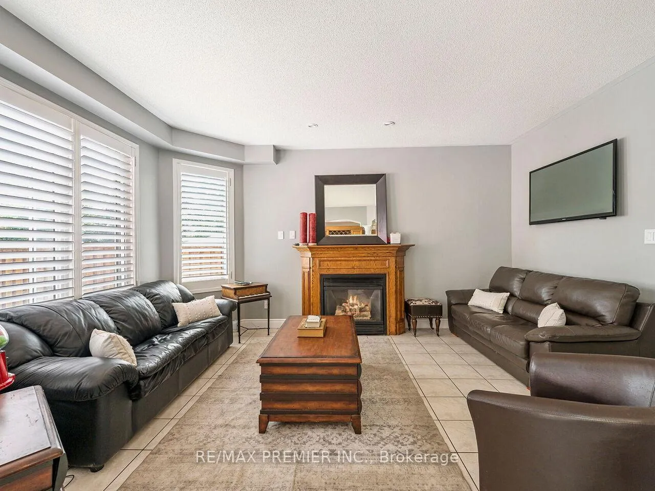 Photo 12 of 19 Medley Court, Vaughan, Maple — HOMEH