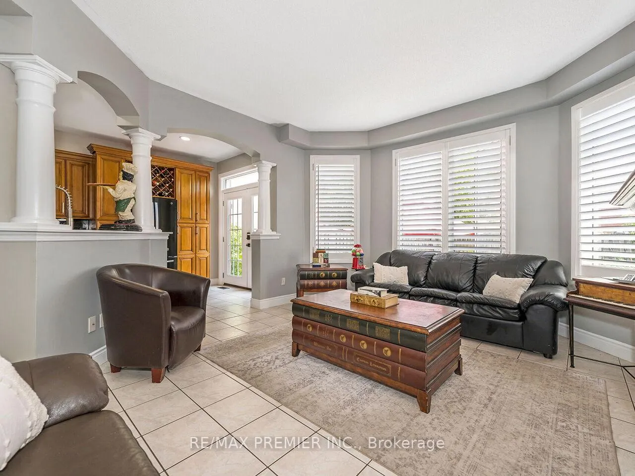 Photo 13 of 19 Medley Court, Vaughan, Maple — HOMEH