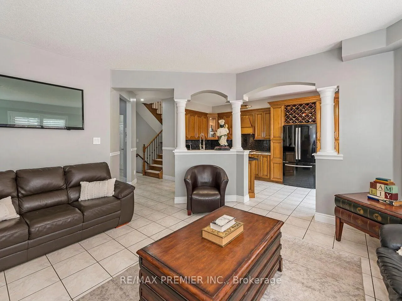 Photo 14 of 19 Medley Court, Vaughan, Maple — HOMEH