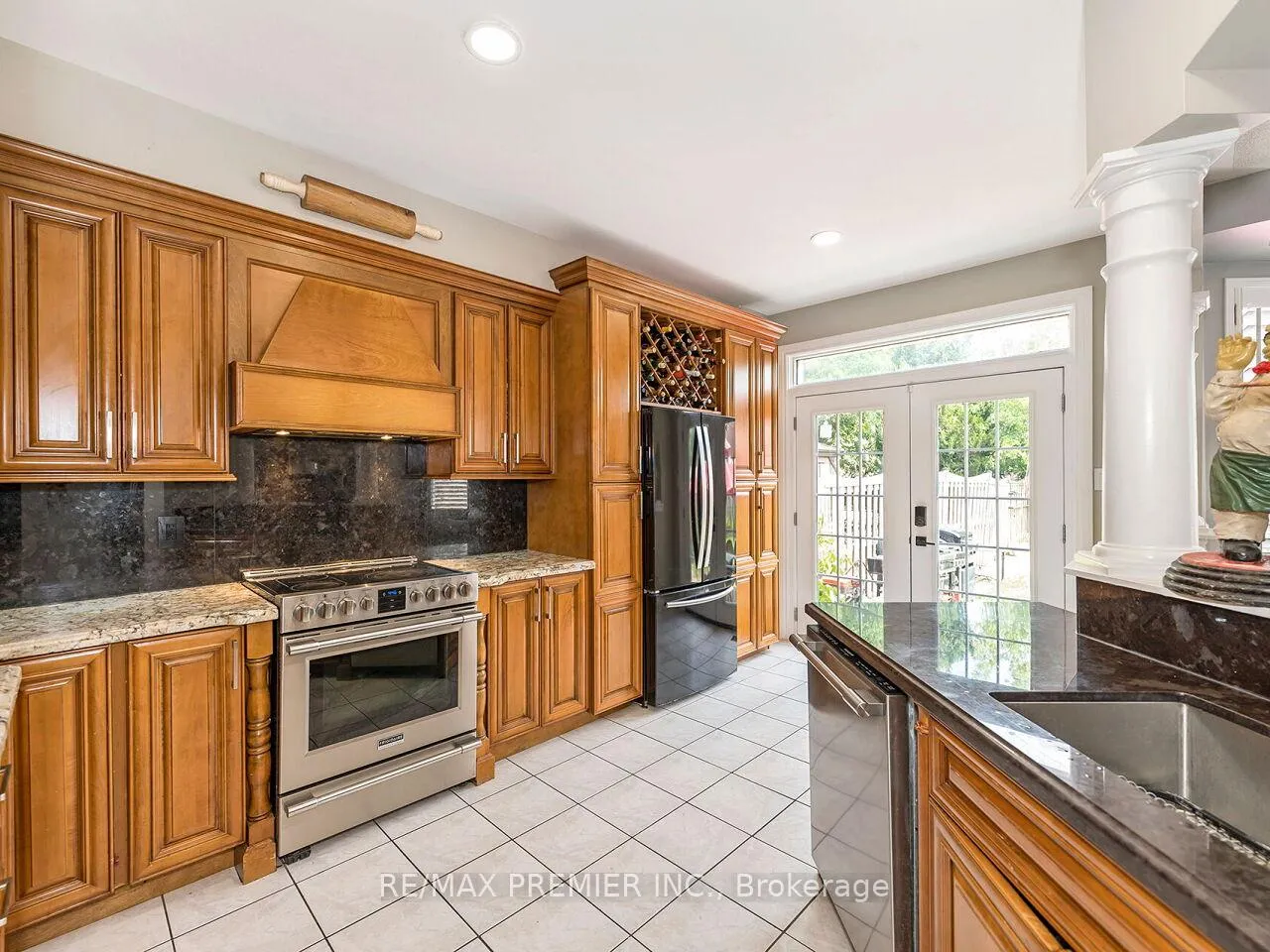 Photo 15 of 19 Medley Court, Vaughan, Maple — HOMEH