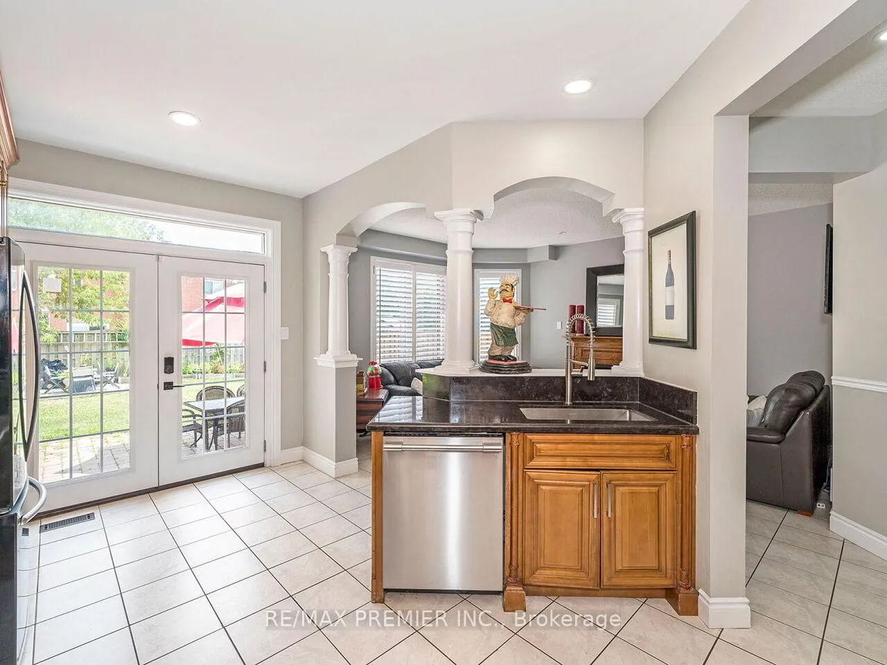 Photo 16 of 19 Medley Court, Vaughan, Maple — HOMEH