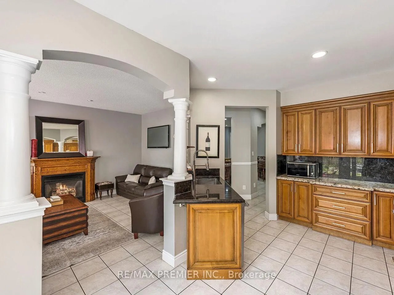 Photo 17 of 19 Medley Court, Vaughan, Maple — HOMEH