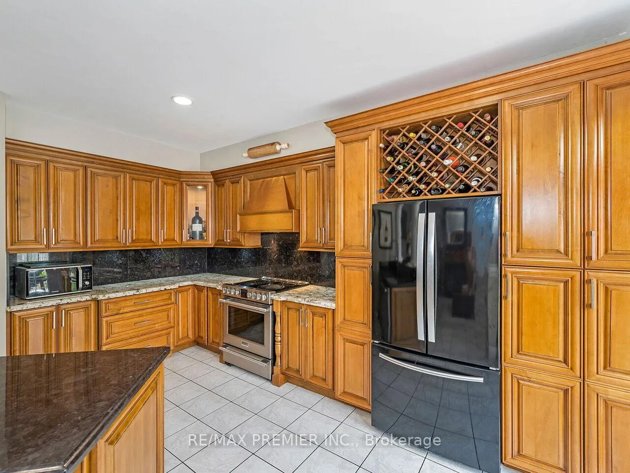 Photo 18 of 19 Medley Court, Vaughan, Maple — HOMEH