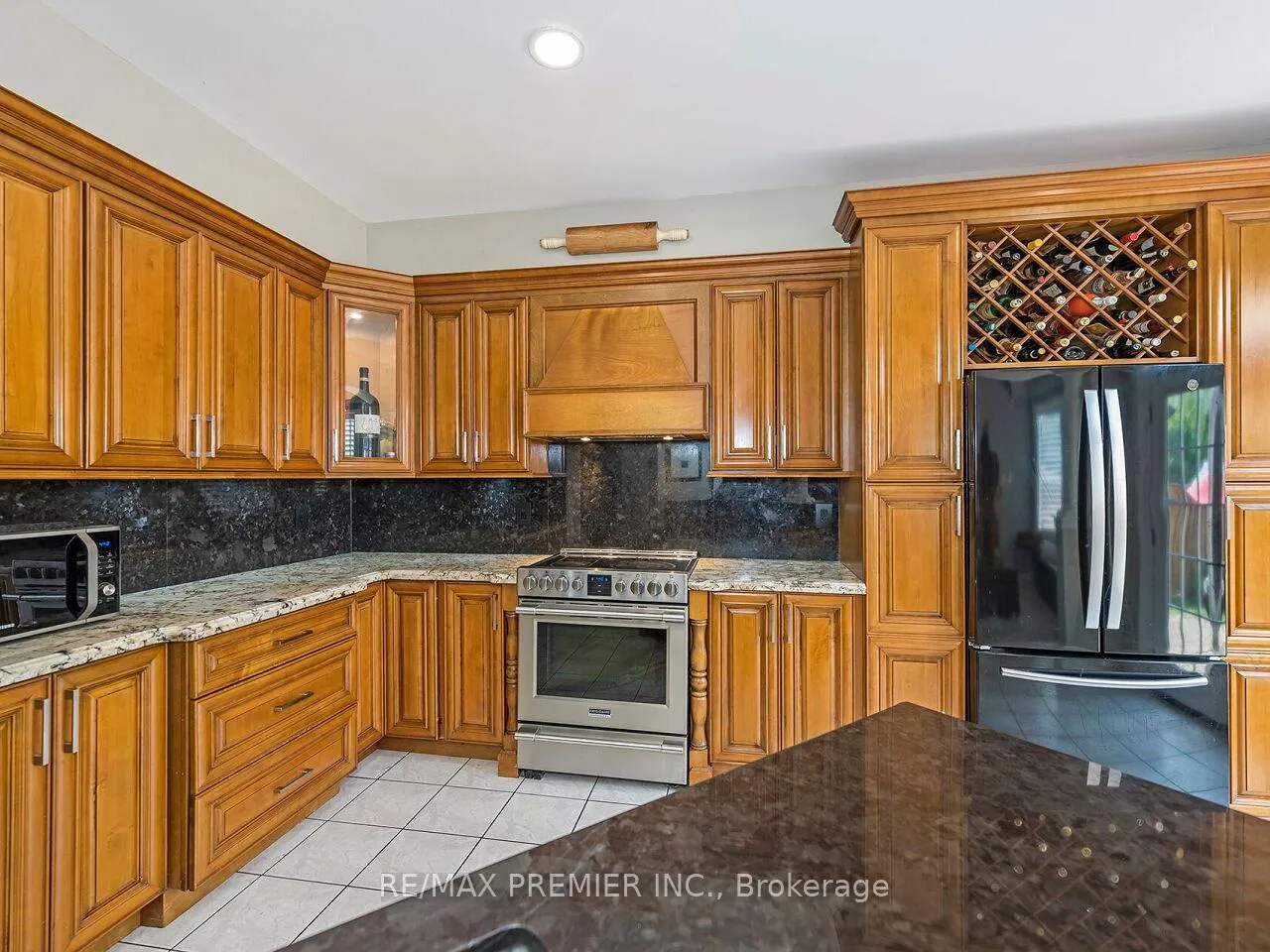Photo 20 of 19 Medley Court, Vaughan, Maple — HOMEH