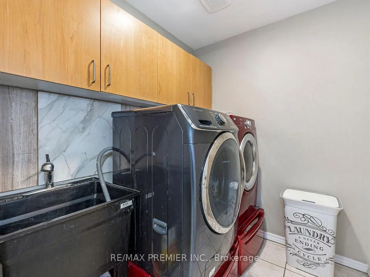 Photo 23 of 19 Medley Court, Vaughan, Maple — HOMEH