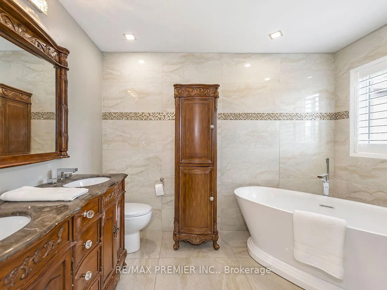 Photo 30 of 19 Medley Court, Vaughan, Maple — HOMEH