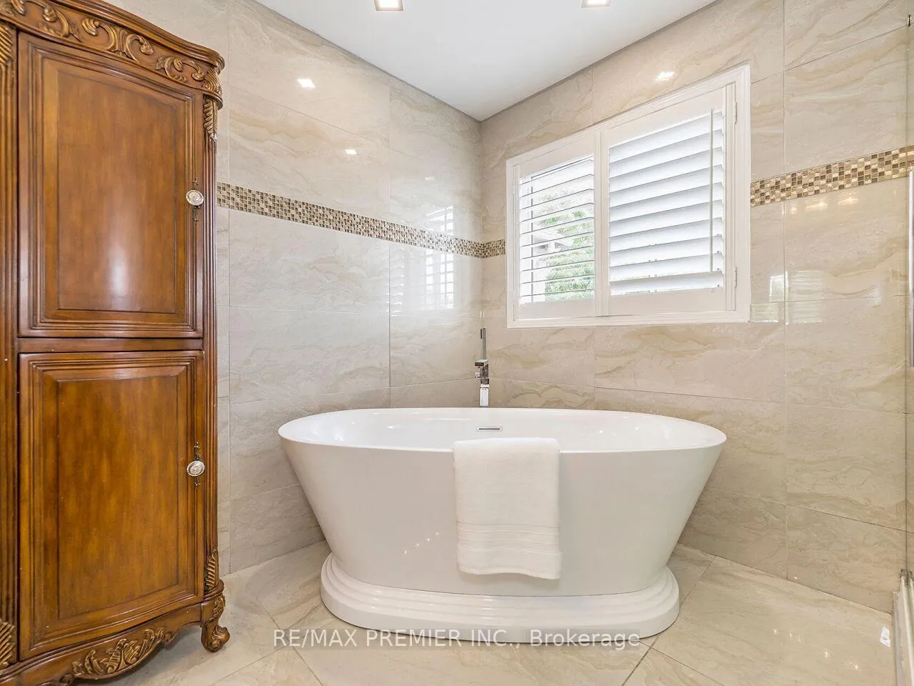 Photo 31 of 19 Medley Court, Vaughan, Maple — HOMEH