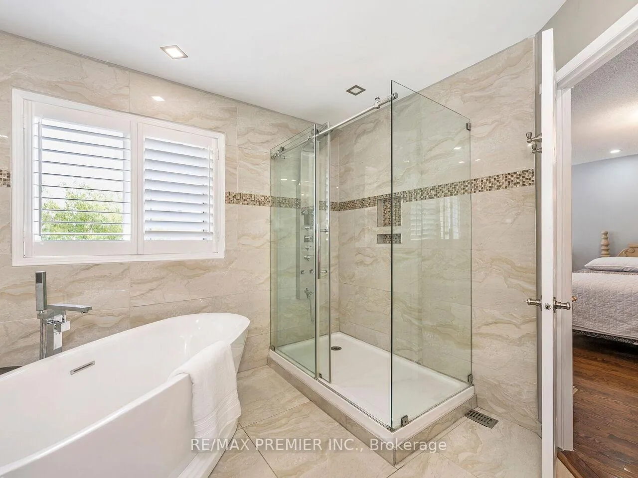 Photo 32 of 19 Medley Court, Vaughan, Maple — HOMEH