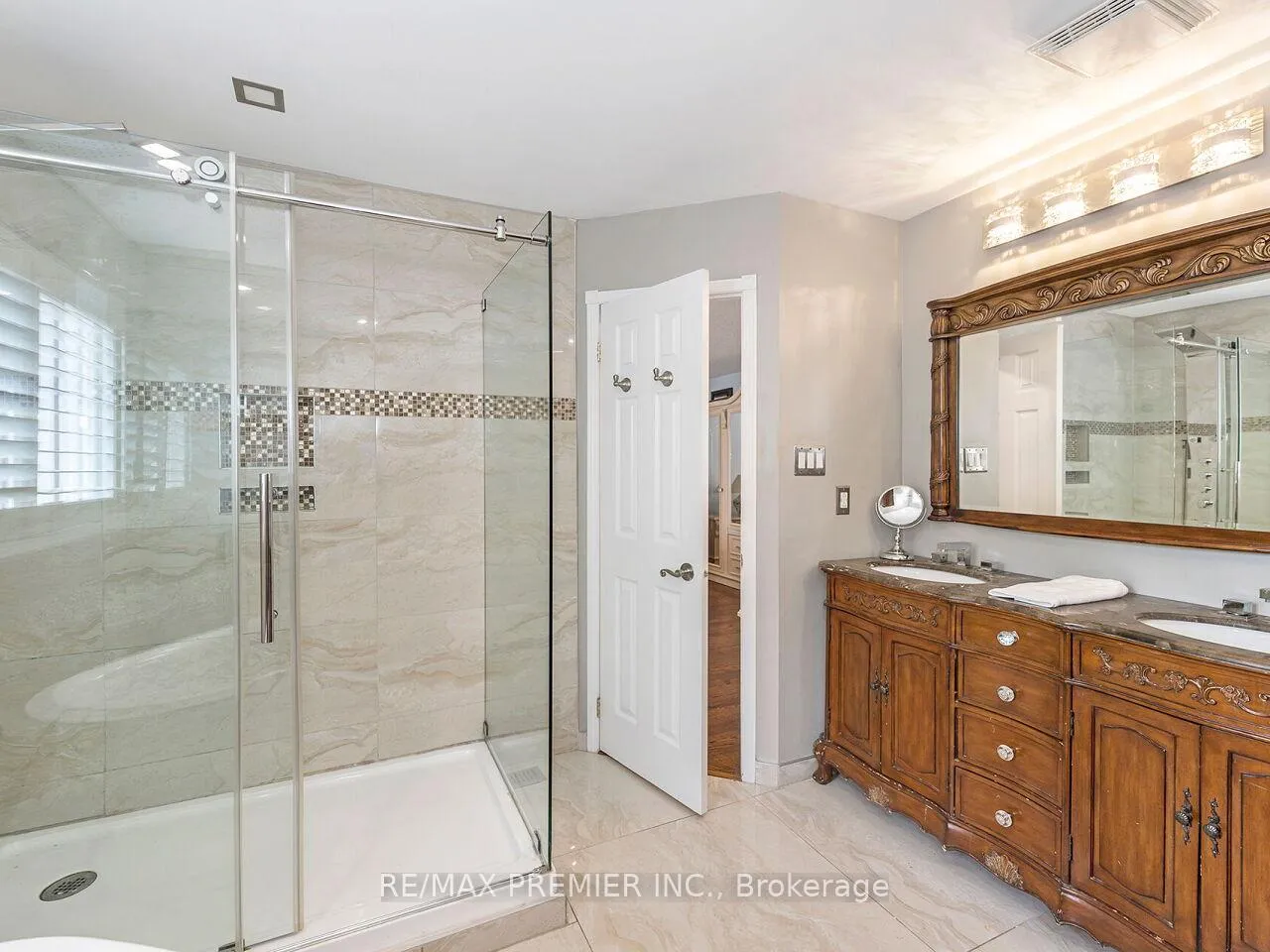 Photo 33 of 19 Medley Court, Vaughan, Maple — HOMEH