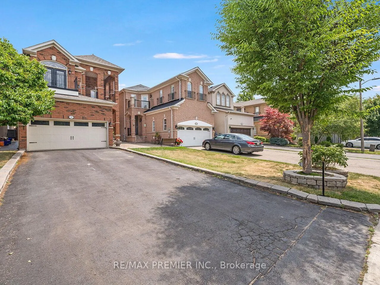 Photo 48 of 19 Medley Court, Vaughan, Maple — HOMEH
