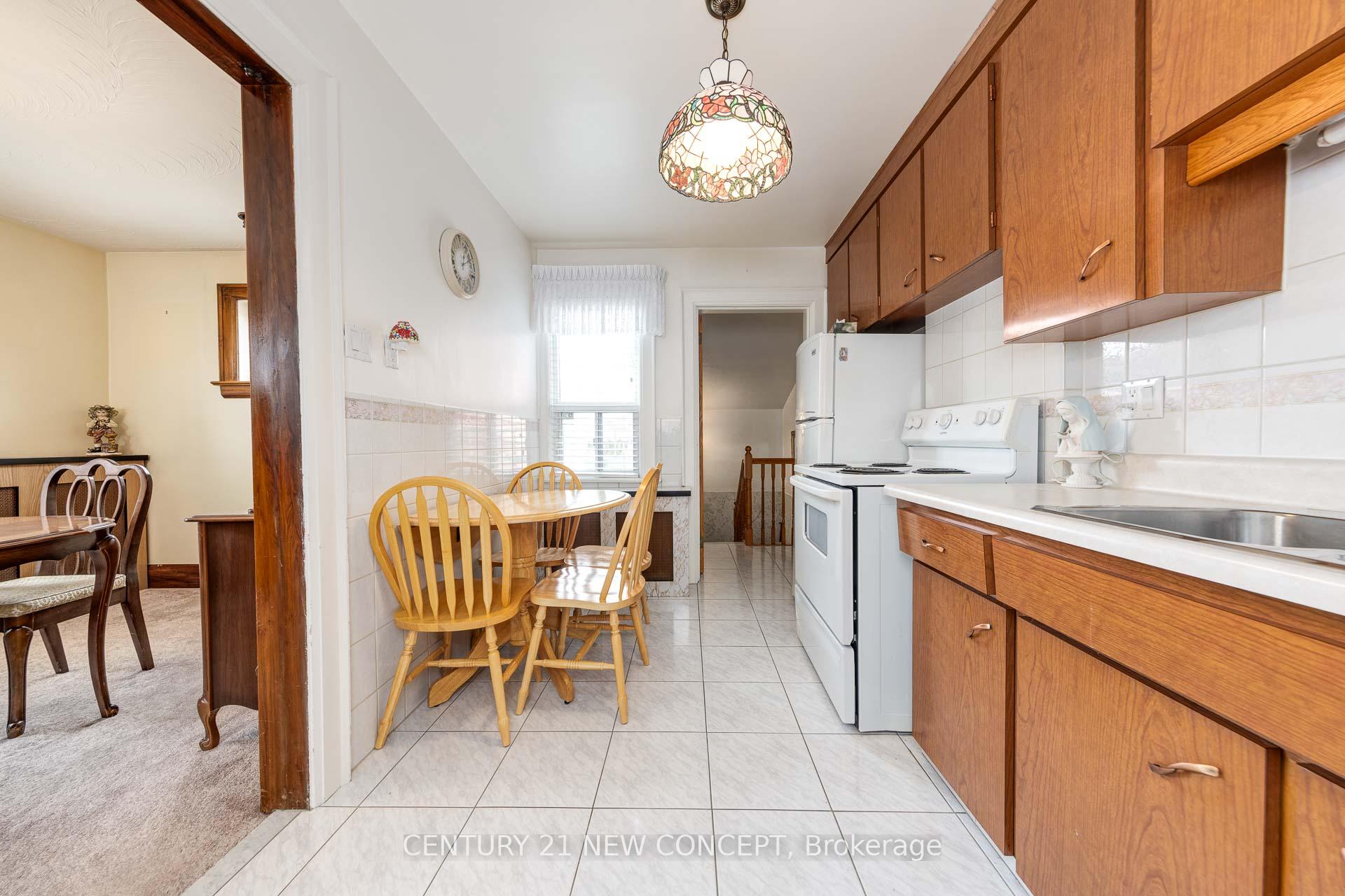 Photo 12 of 52 Frankdale Avenue, Toronto, Danforth Village-East York — HOMEH