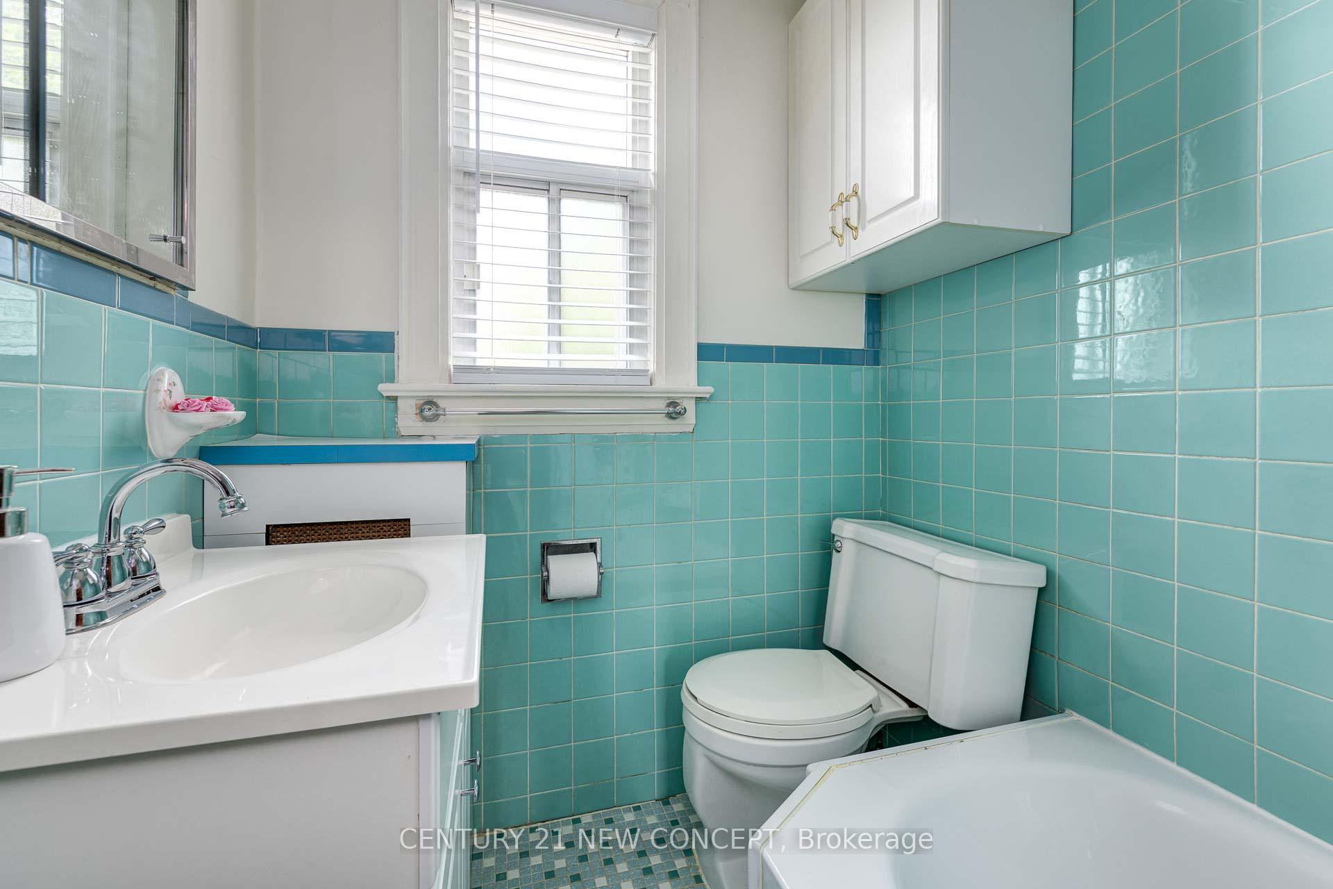 Photo 17 of 52 Frankdale Avenue, Toronto, Danforth Village-East York — HOMEH
