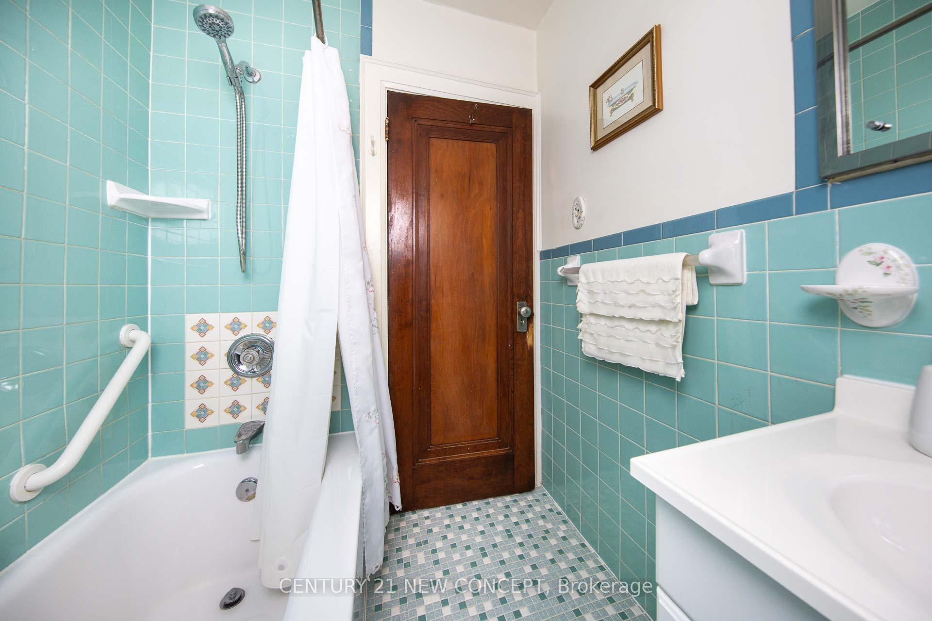 Photo 18 of 52 Frankdale Avenue, Toronto, Danforth Village-East York — HOMEH