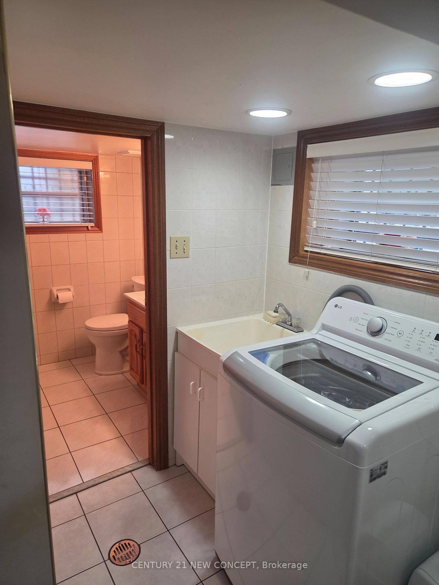 Photo 24 of 52 Frankdale Avenue, Toronto, Danforth Village-East York — HOMEH