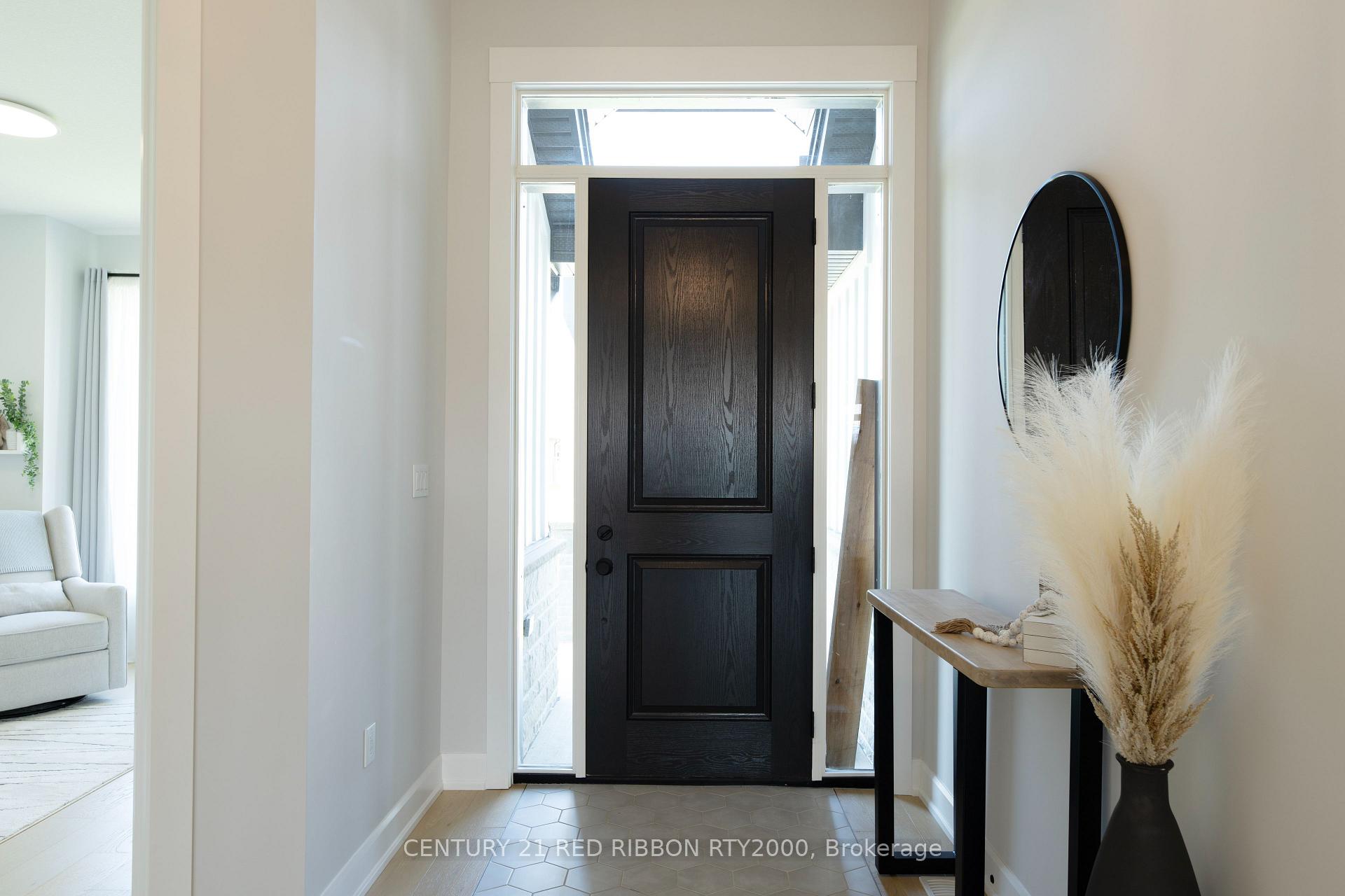 Photo 2 of 11 Briscoe Crescent, Strathroy-Caradoc, NE — HOMEH