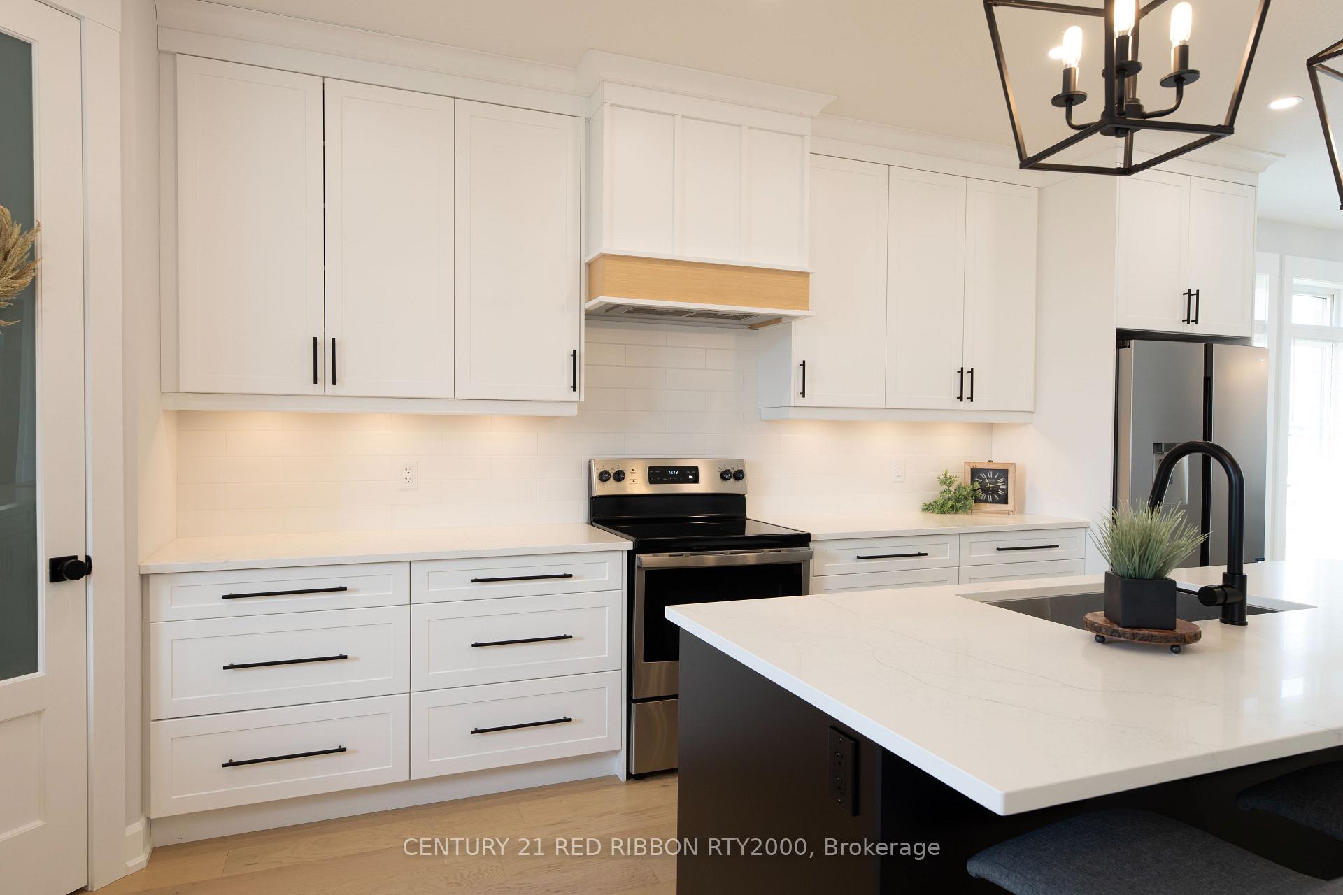 Photo 8 of 11 Briscoe Crescent, Strathroy-Caradoc, NE — HOMEH