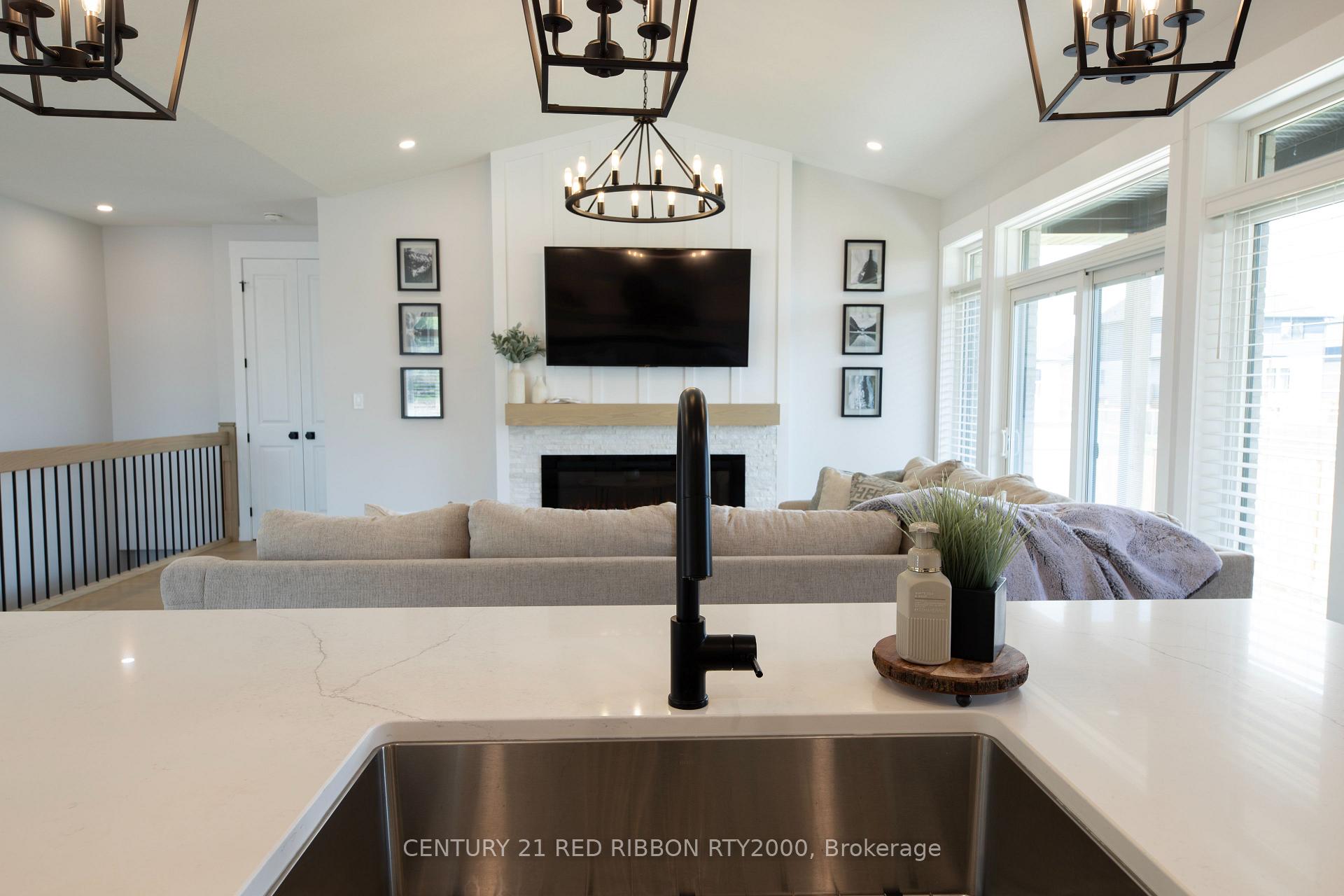 Photo 10 of 11 Briscoe Crescent, Strathroy-Caradoc, NE — HOMEH
