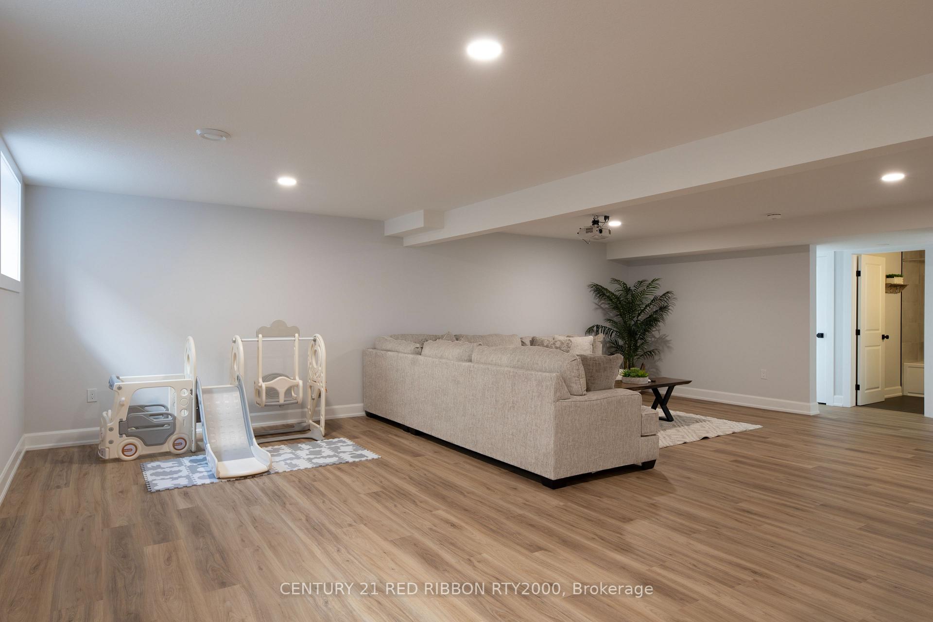 Photo 32 of 11 Briscoe Crescent, Strathroy-Caradoc, NE — HOMEH