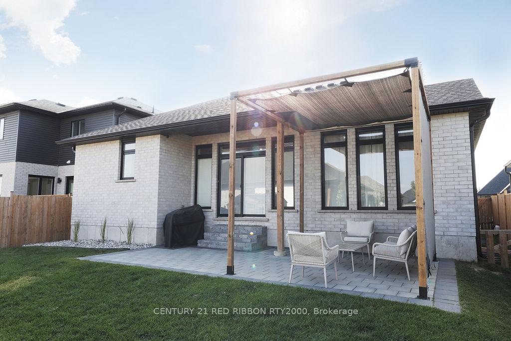 Photo 38 of 11 Briscoe Crescent, Strathroy-Caradoc, NE — HOMEH