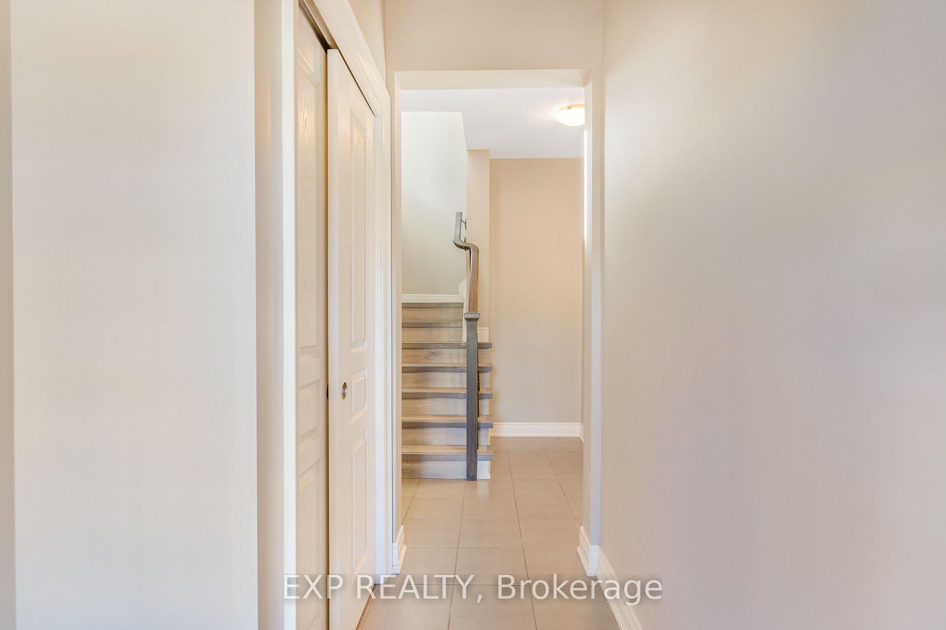 Photo 3 of 174 Winterberry Boulevard, Thorold, Confederation Heights — HOMEH