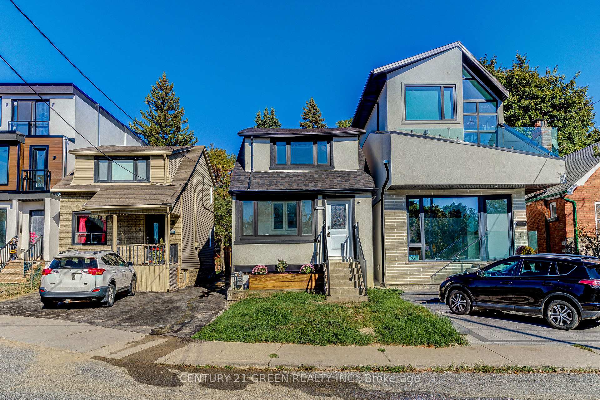 Front of 259 Robina Avenue