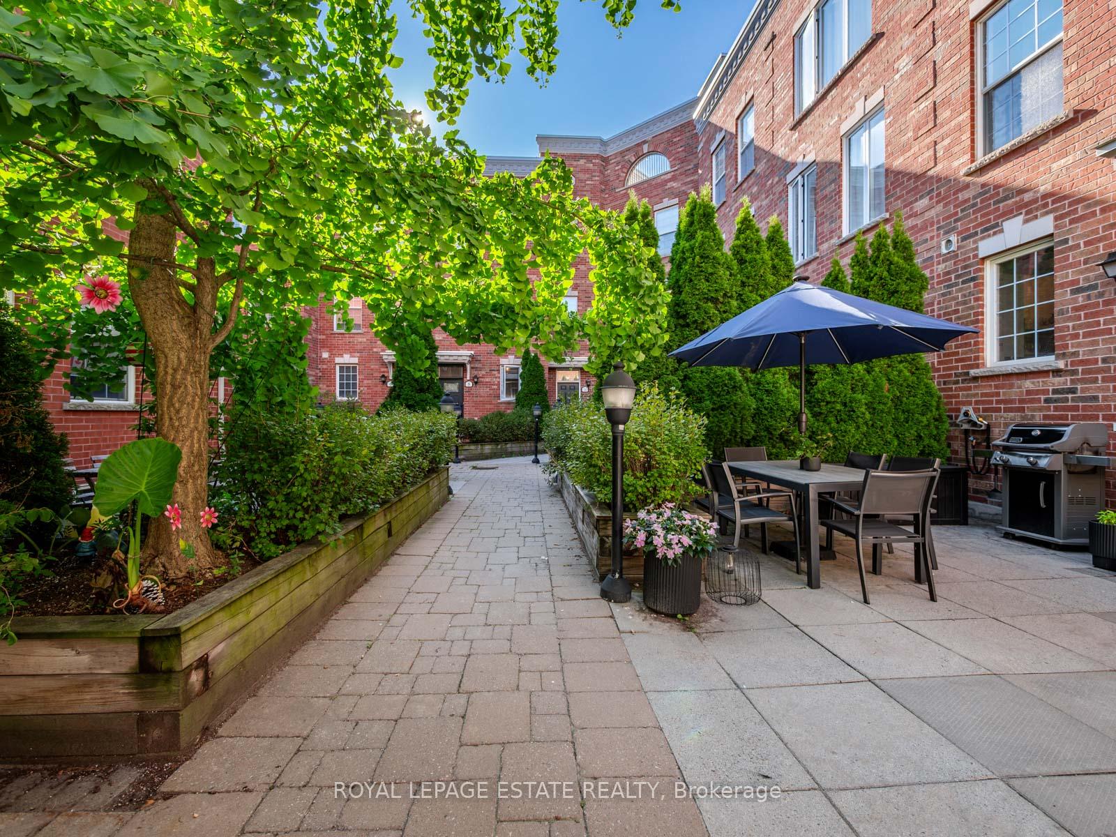 Photo 2 of 20 Fairhead Mews Road, Toronto, East End-Danforth — HOMEH
