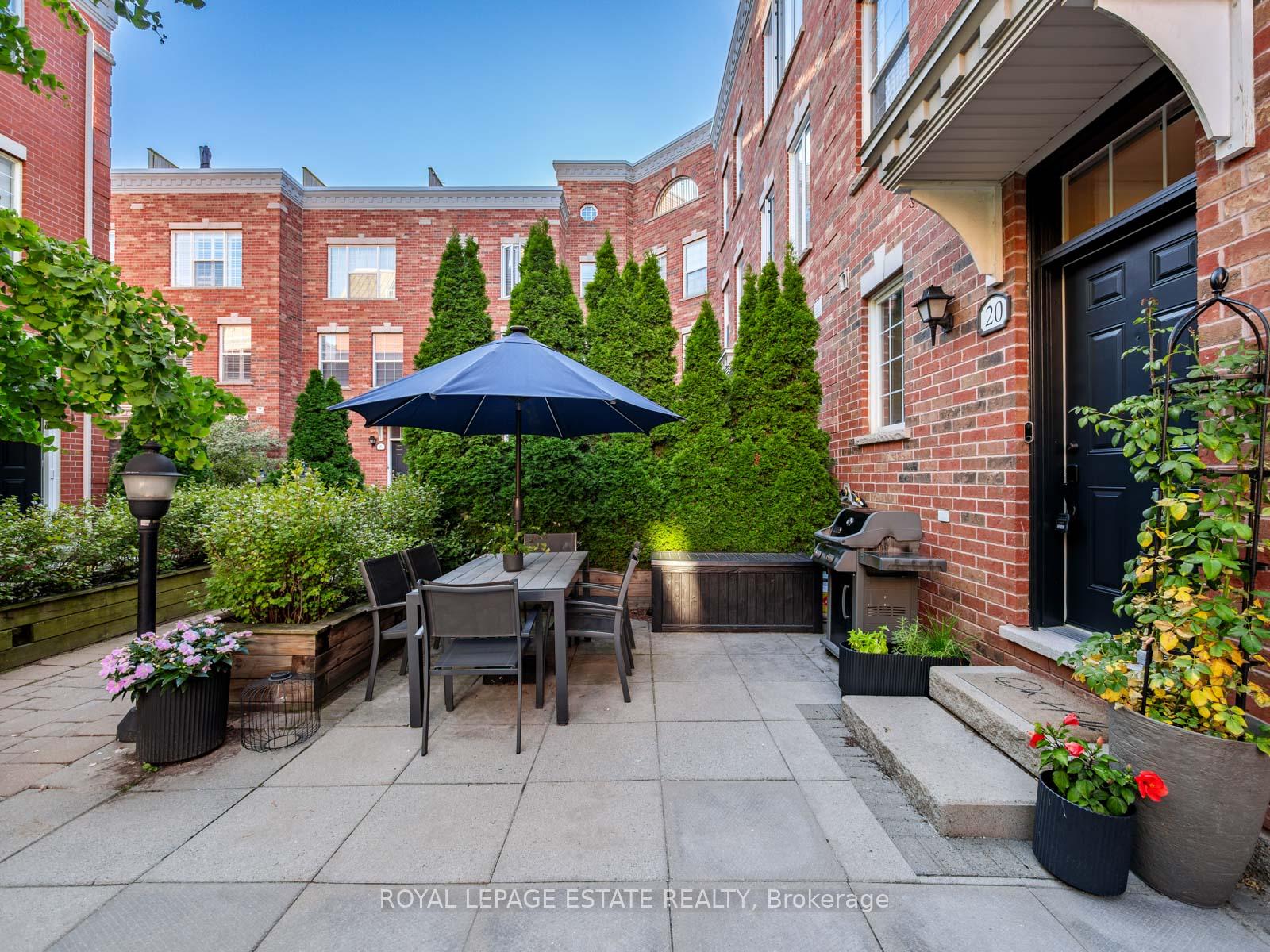 Photo 3 of 20 Fairhead Mews Road, Toronto, East End-Danforth — HOMEH