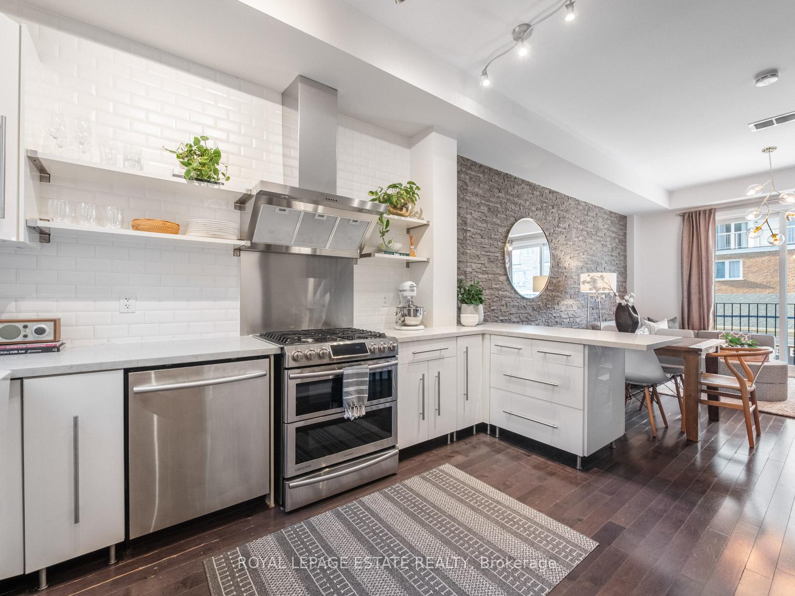 Photo 5 of 20 Fairhead Mews Road, Toronto, East End-Danforth — HOMEH