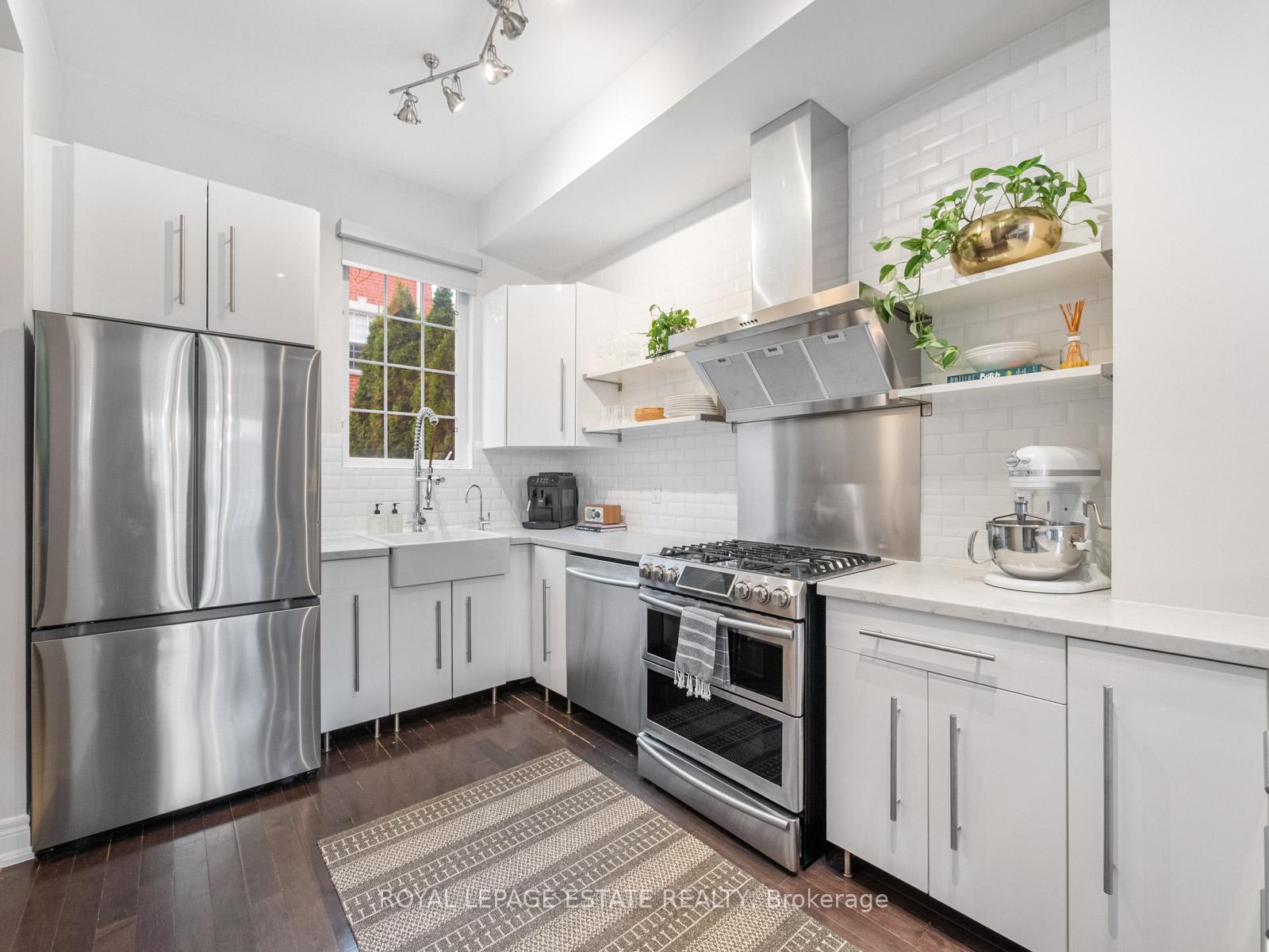 Photo 7 of 20 Fairhead Mews Road, Toronto, East End-Danforth — HOMEH