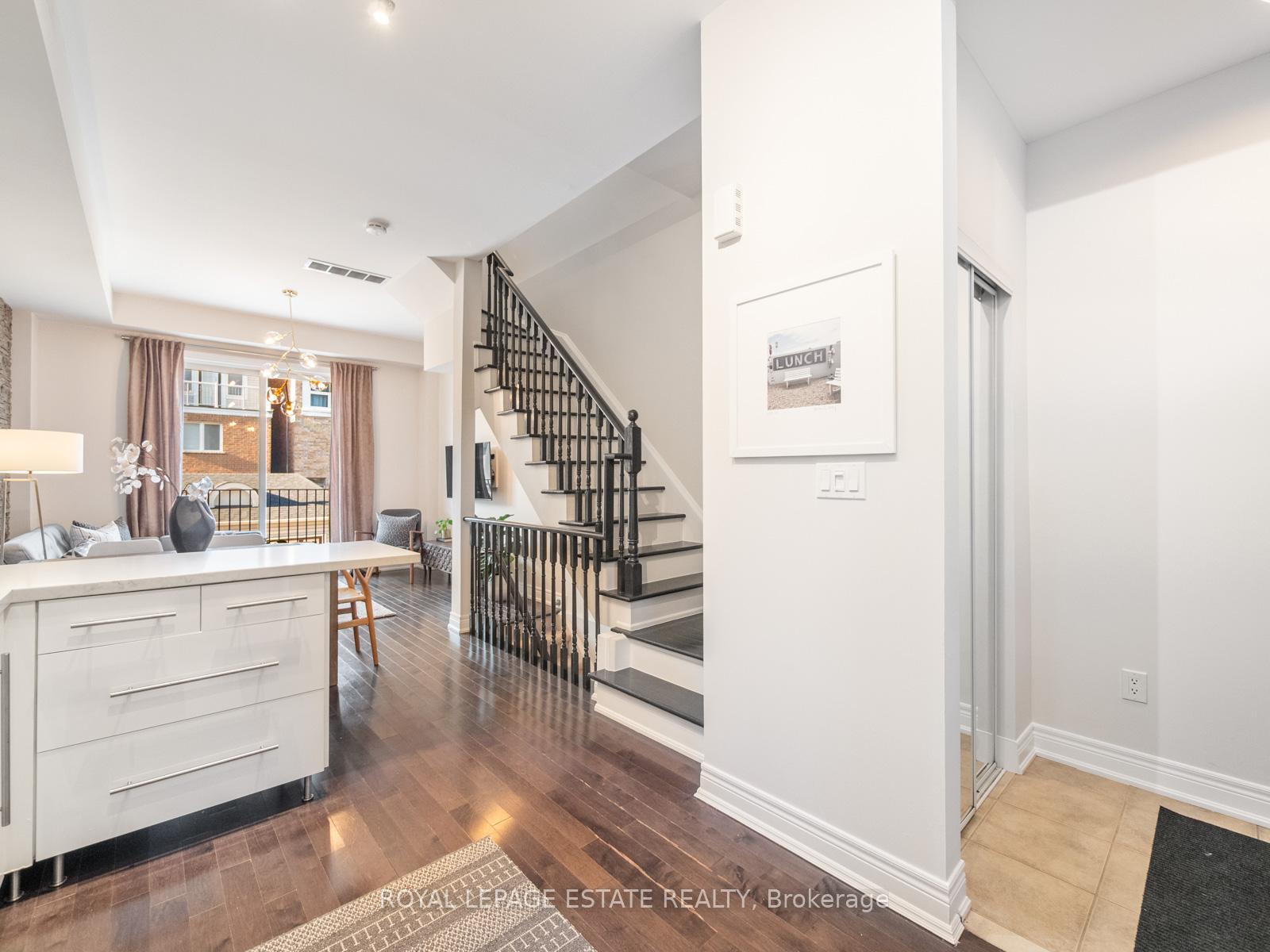 Photo 9 of 20 Fairhead Mews Road, Toronto, East End-Danforth — HOMEH