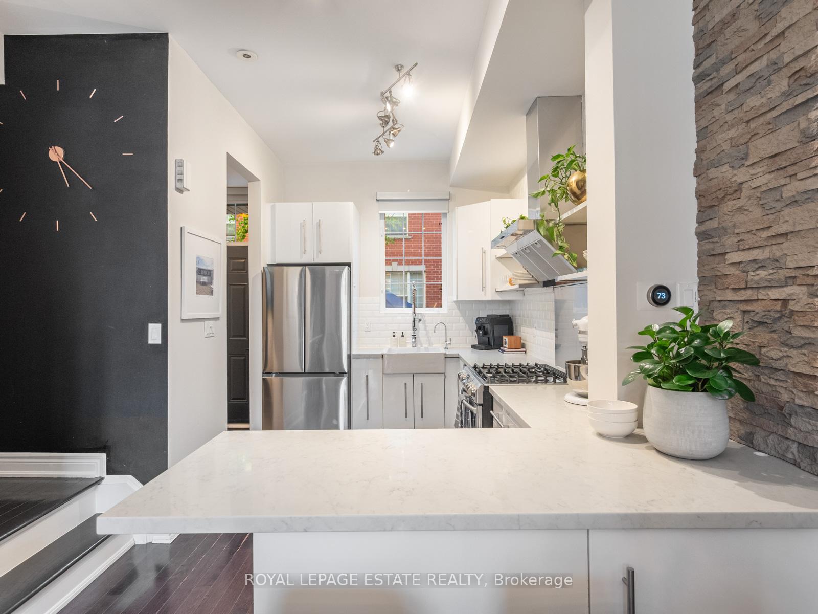 Photo 11 of 20 Fairhead Mews Road, Toronto, East End-Danforth — HOMEH