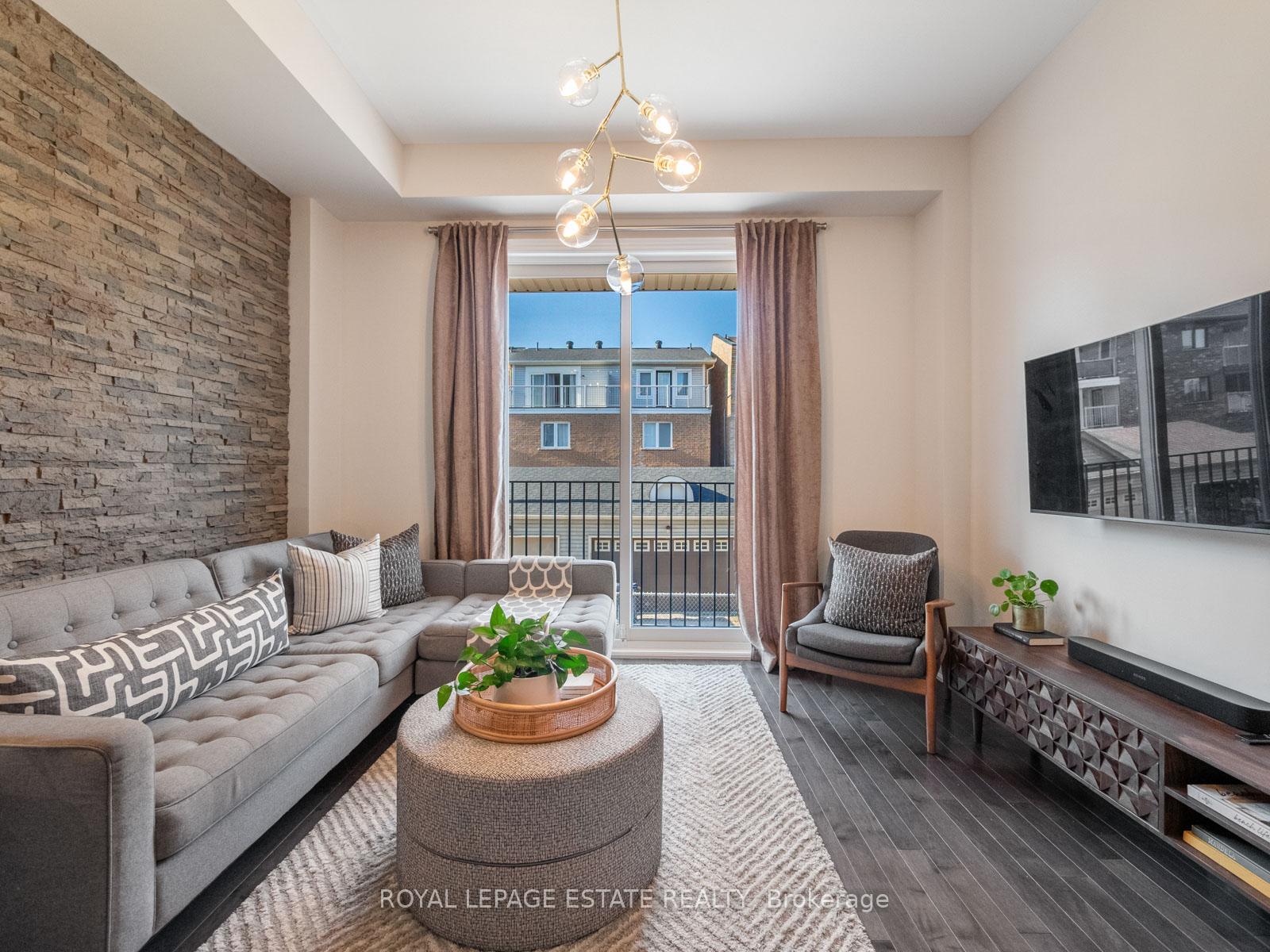 Photo 13 of 20 Fairhead Mews Road, Toronto, East End-Danforth — HOMEH