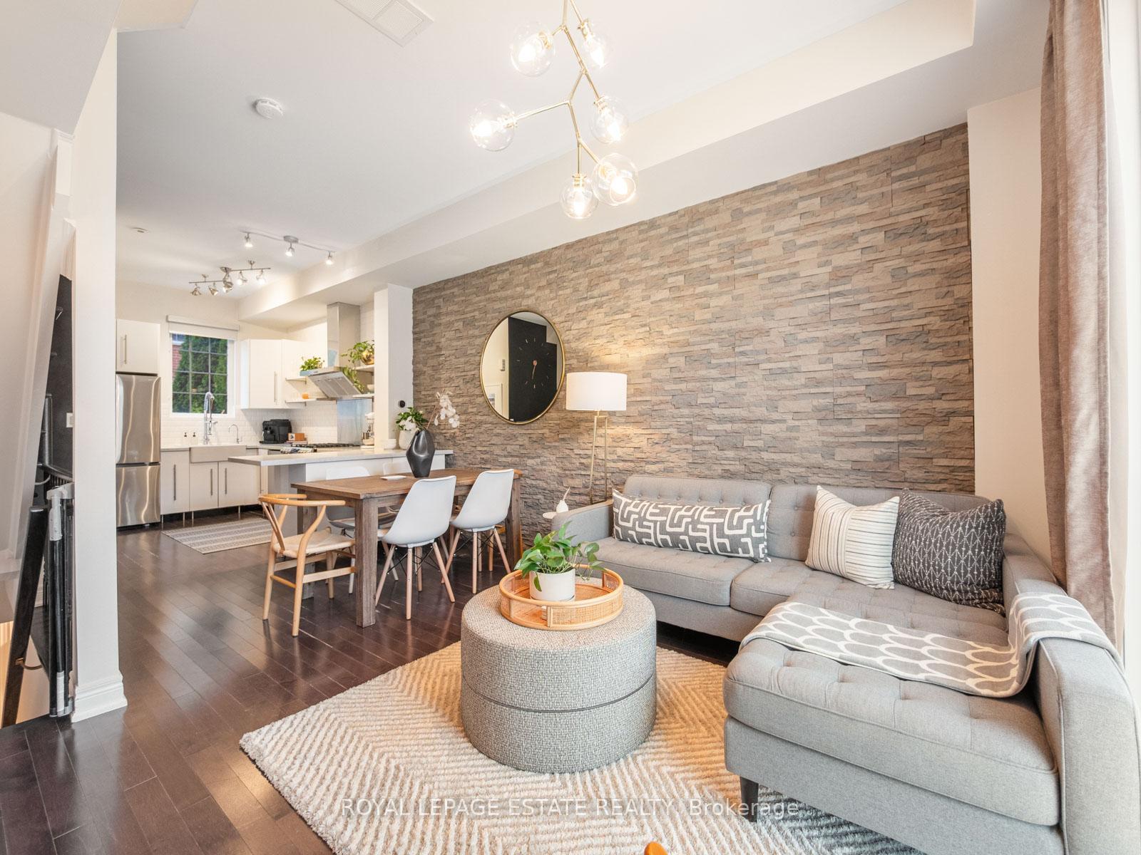 Photo 14 of 20 Fairhead Mews Road, Toronto, East End-Danforth — HOMEH