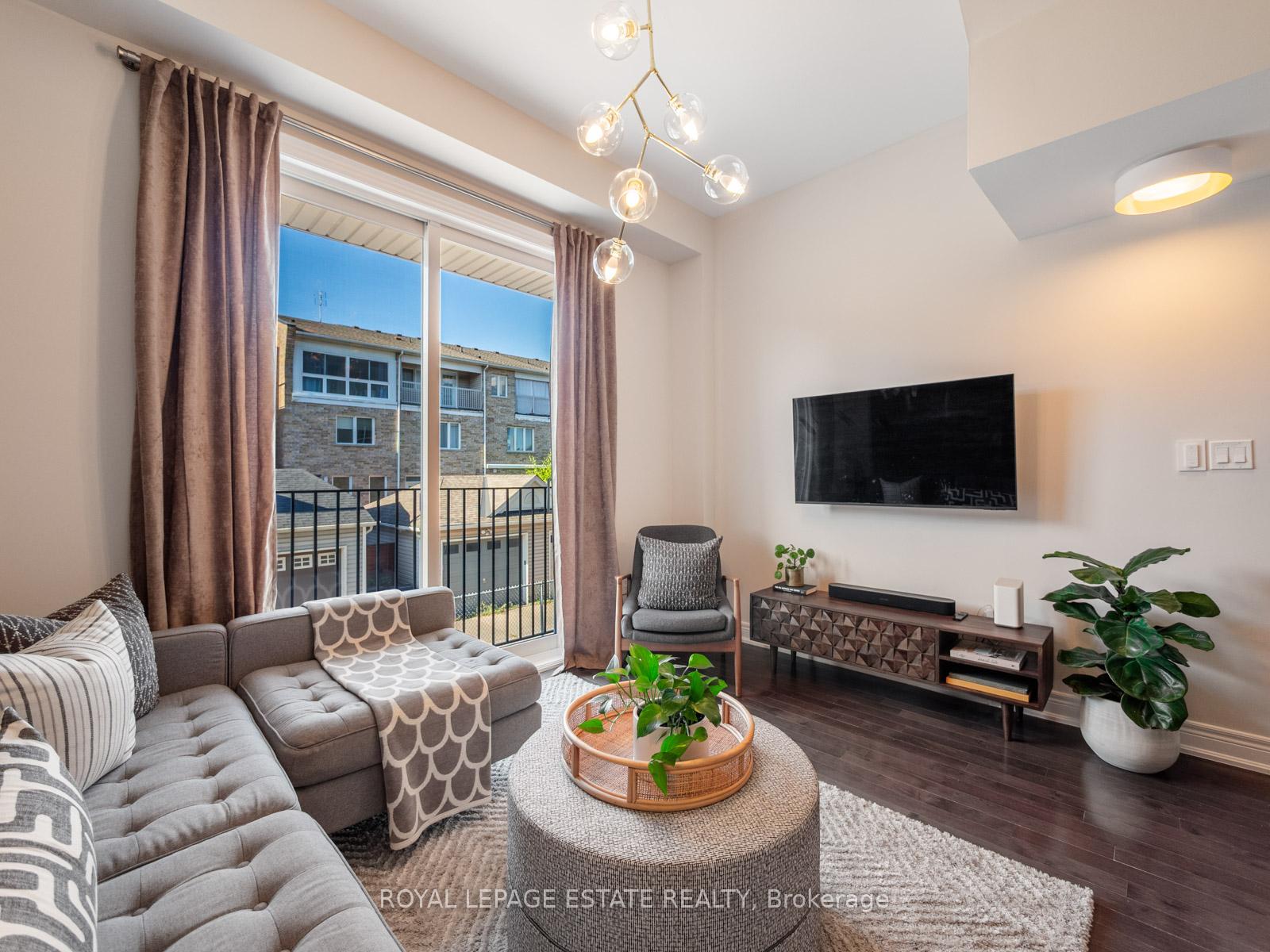 Photo 15 of 20 Fairhead Mews Road, Toronto, East End-Danforth — HOMEH