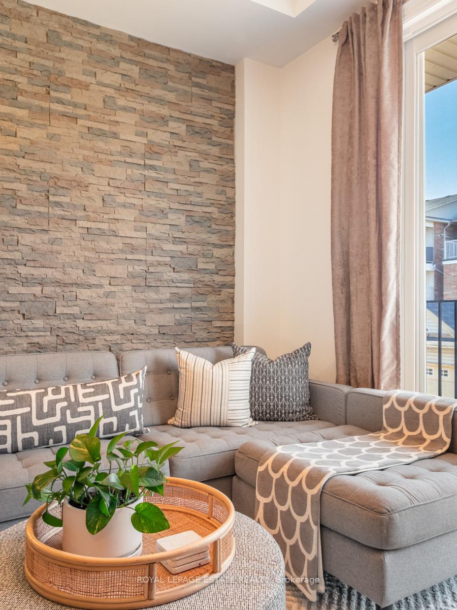 Photo 16 of 20 Fairhead Mews Road, Toronto, East End-Danforth — HOMEH