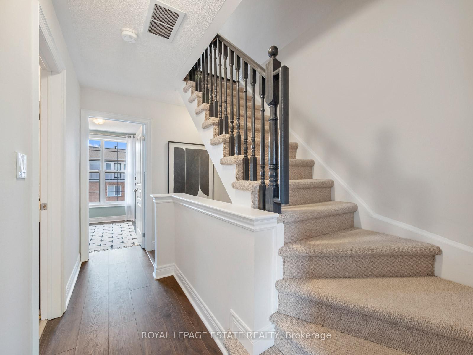 Photo 24 of 20 Fairhead Mews Road, Toronto, East End-Danforth — HOMEH