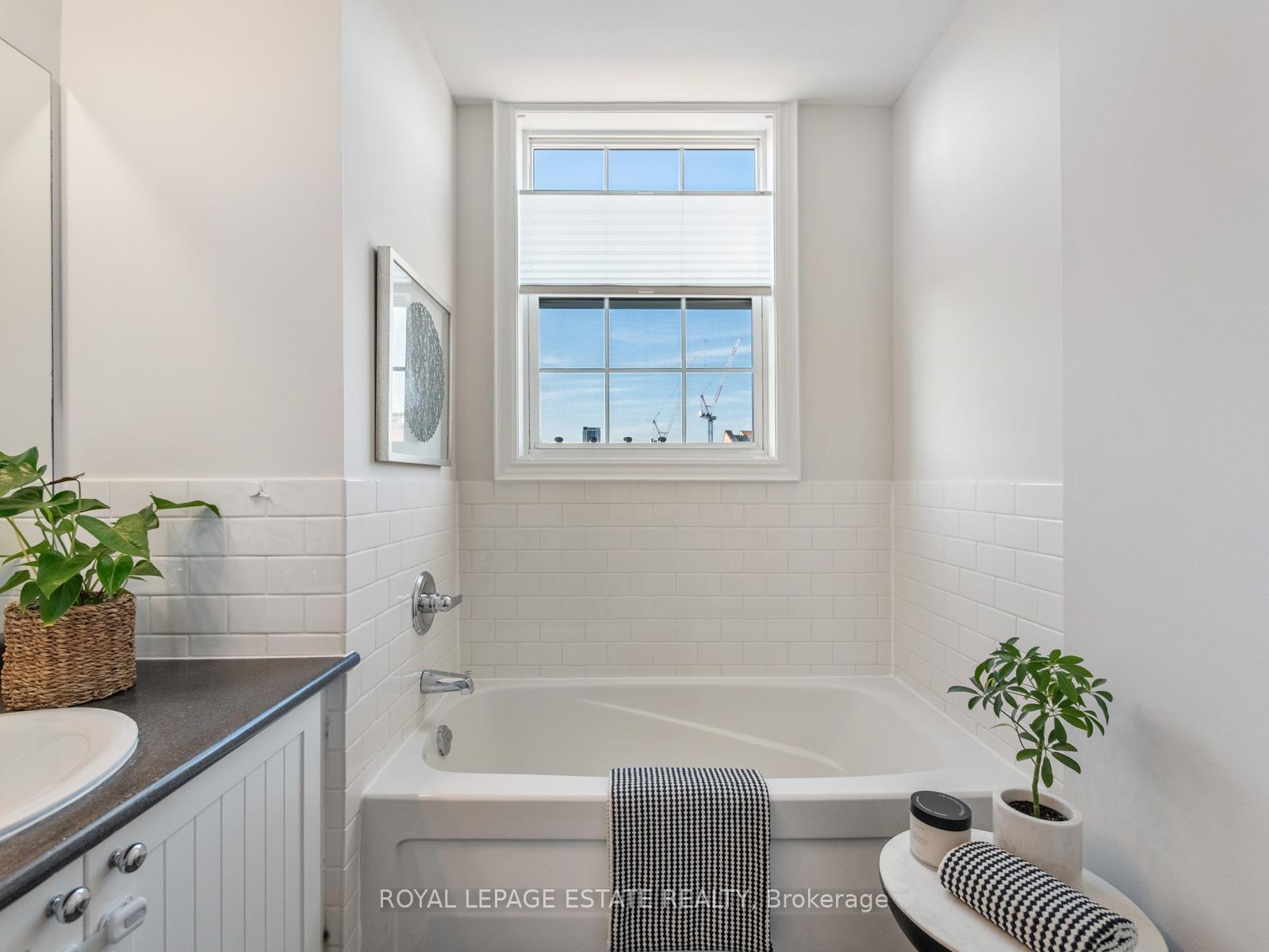 Photo 31 of 20 Fairhead Mews Road, Toronto, East End-Danforth — HOMEH