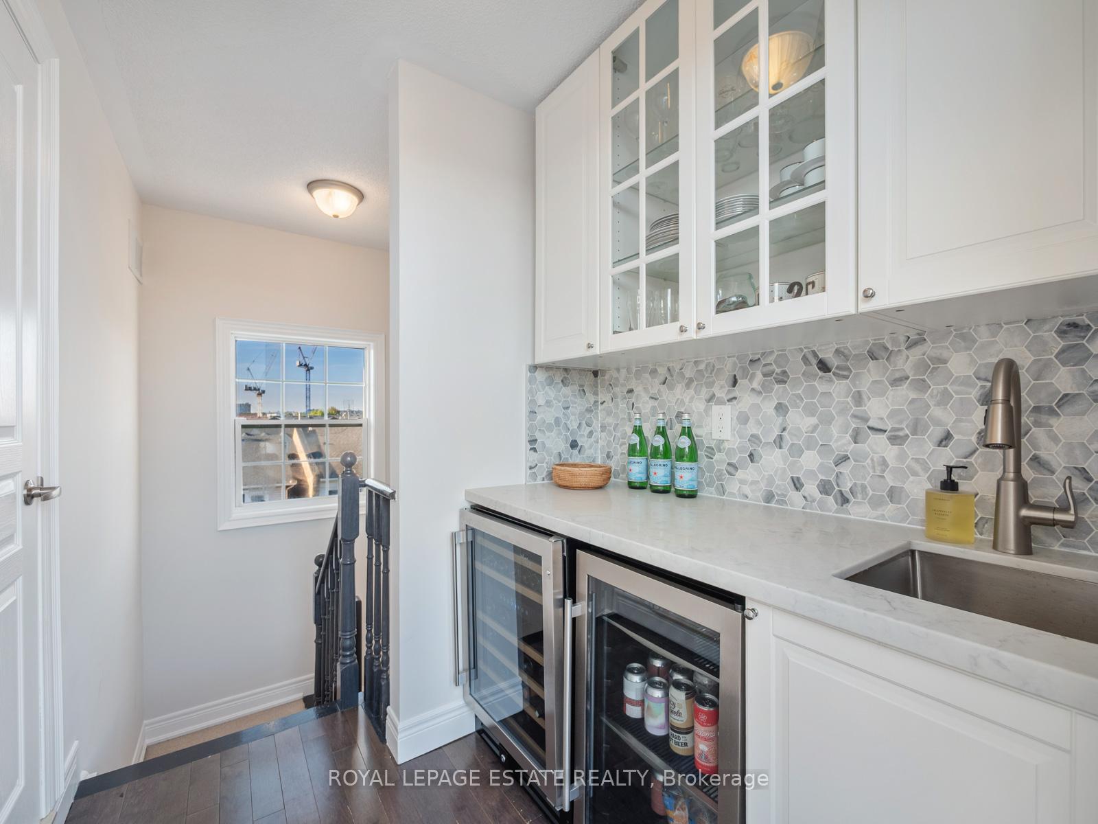 Photo 34 of 20 Fairhead Mews Road, Toronto, East End-Danforth — HOMEH