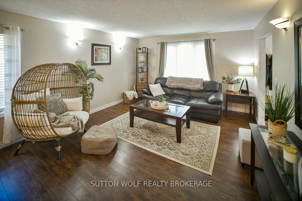 Photo 3 of 22 Pittao Place, Strathroy-Caradoc, NE — HOMEH