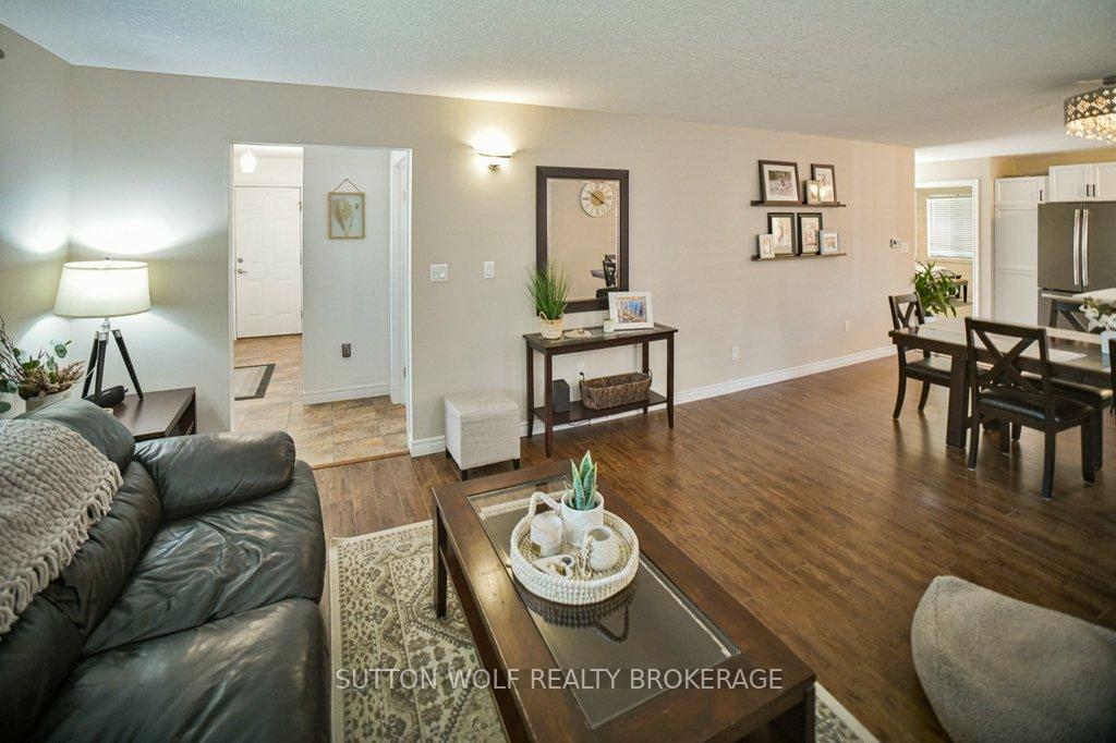 Photo 5 of 22 Pittao Place, Strathroy-Caradoc, NE — HOMEH