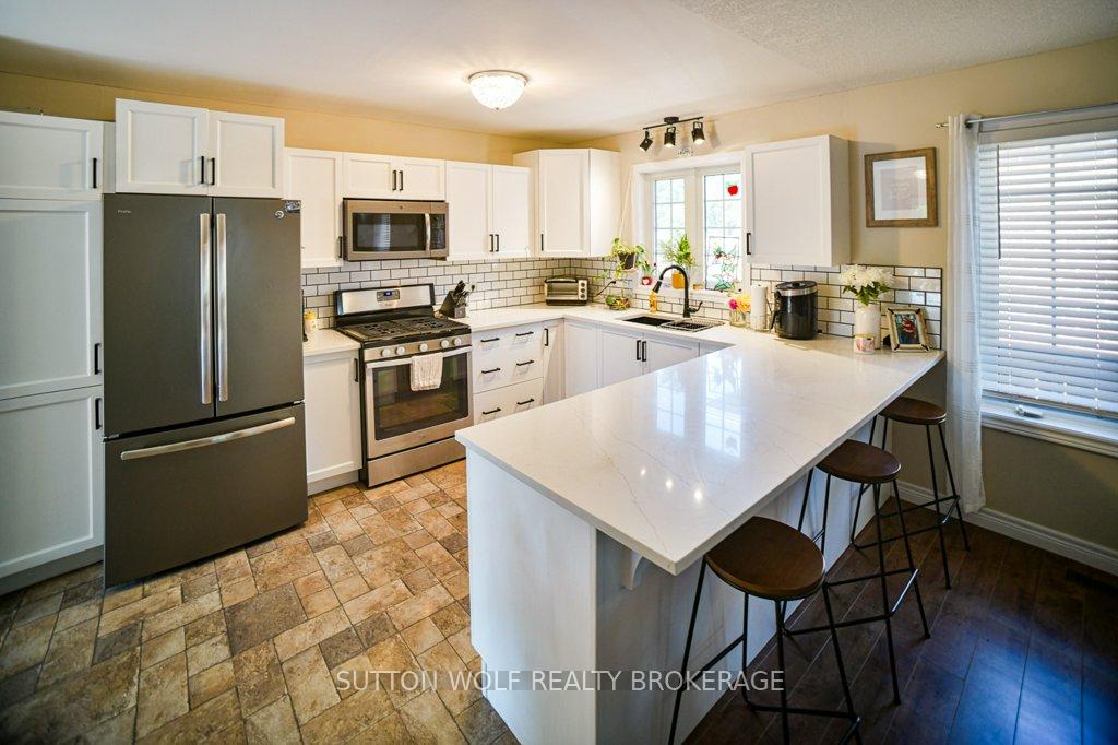 Photo 6 of 22 Pittao Place, Strathroy-Caradoc, NE — HOMEH