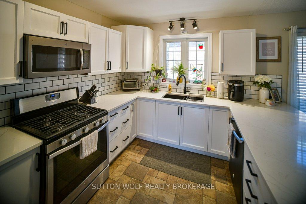 Photo 9 of 22 Pittao Place, Strathroy-Caradoc, NE — HOMEH
