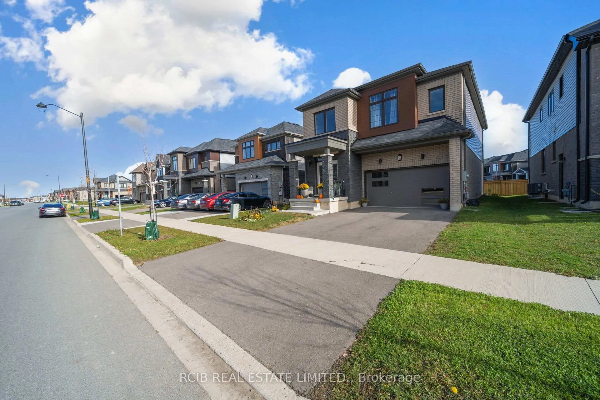 Photo 4 of 522 Barker Parkway, Thorold, Rolling Meadows — HOMEH
