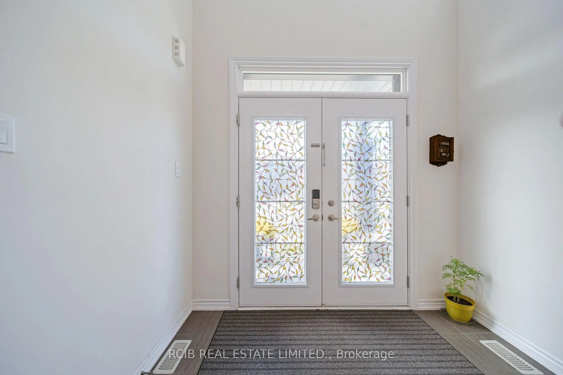 Photo 8 of 522 Barker Parkway, Thorold, Rolling Meadows — HOMEH
