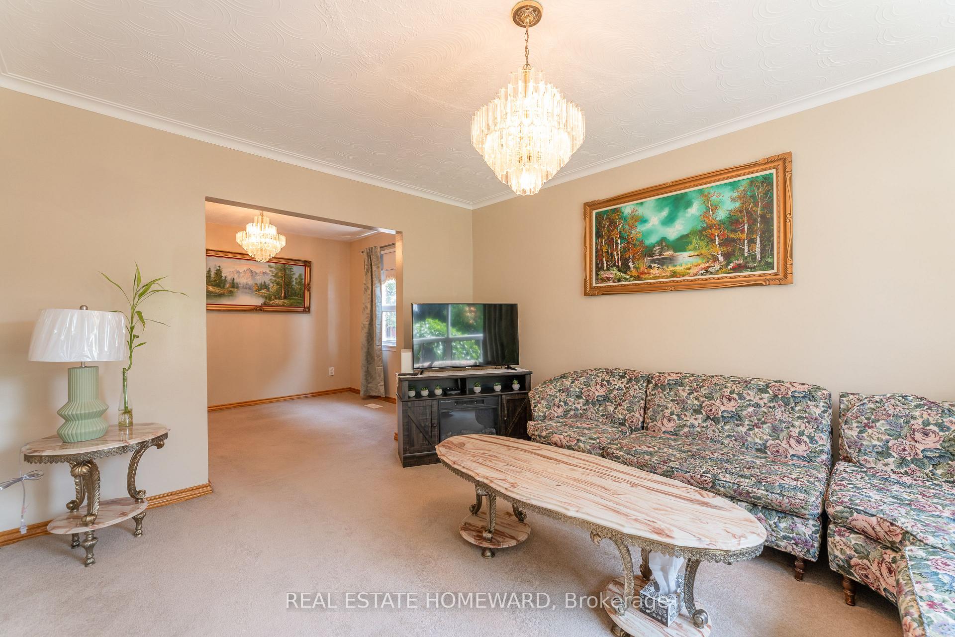 Photo 3 of 331 Rhodes Avenue, Toronto, Greenwood-Coxwell — HOMEH
