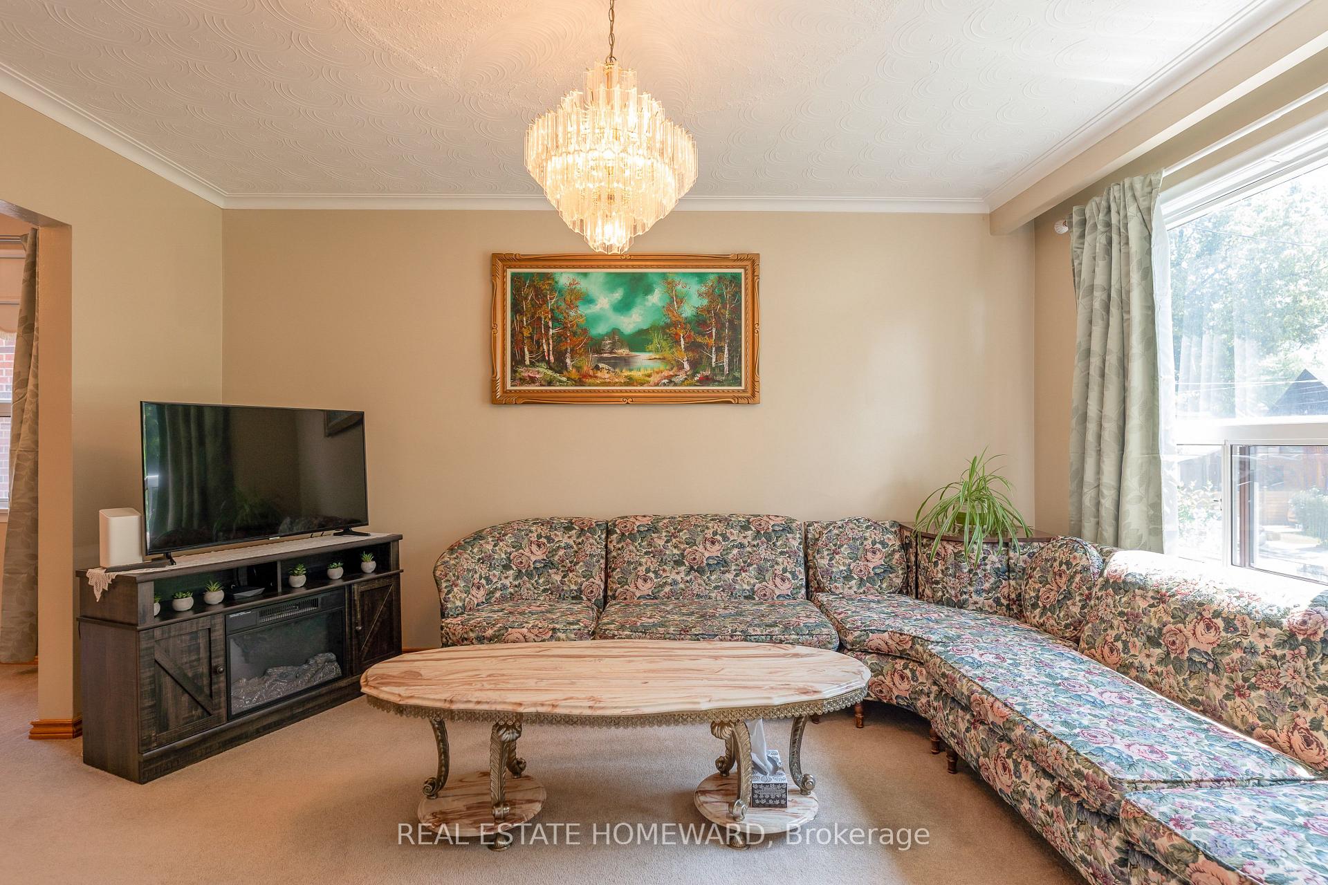 Photo 6 of 331 Rhodes Avenue, Toronto, Greenwood-Coxwell — HOMEH