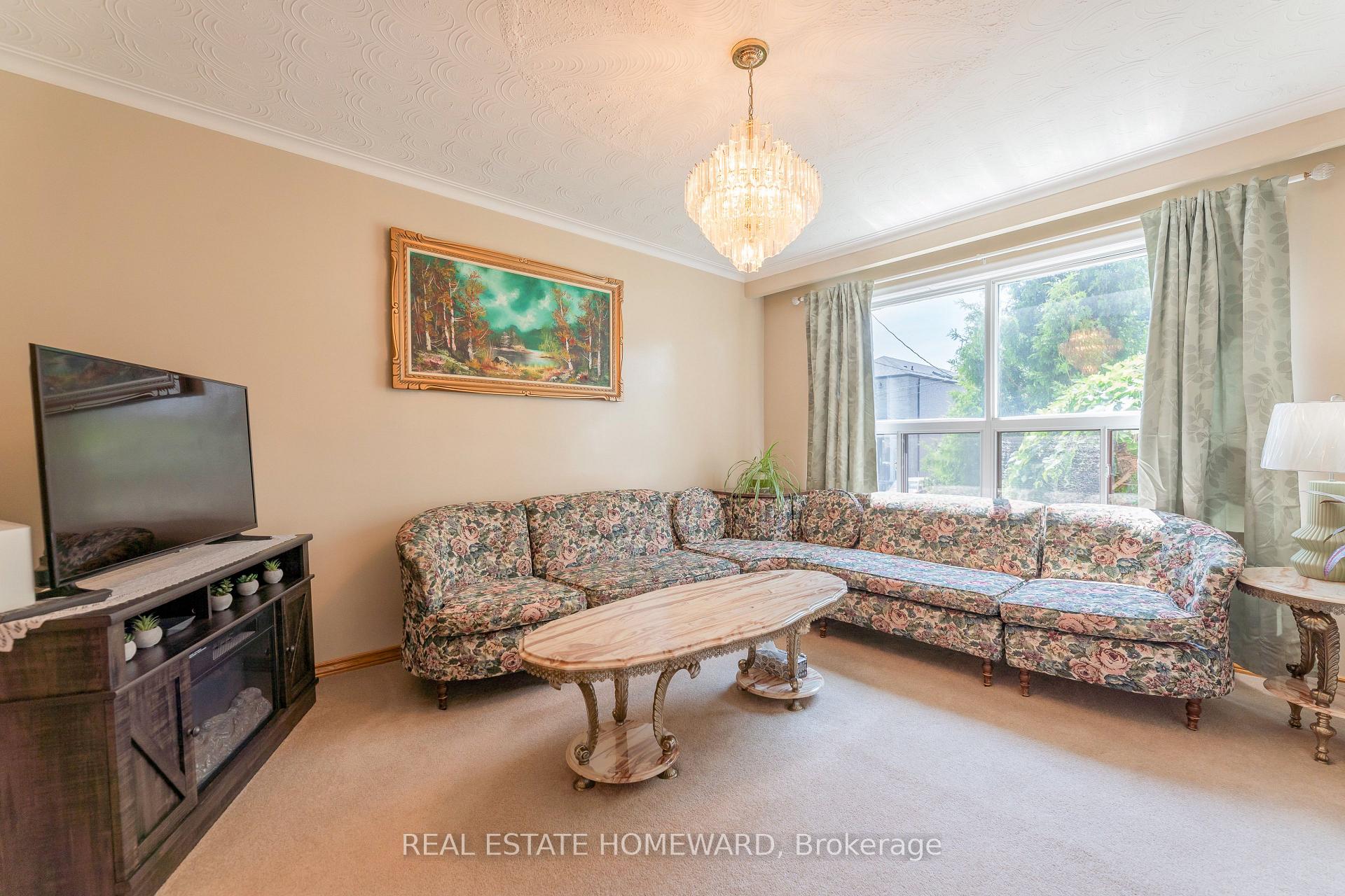 Photo 7 of 331 Rhodes Avenue, Toronto, Greenwood-Coxwell — HOMEH