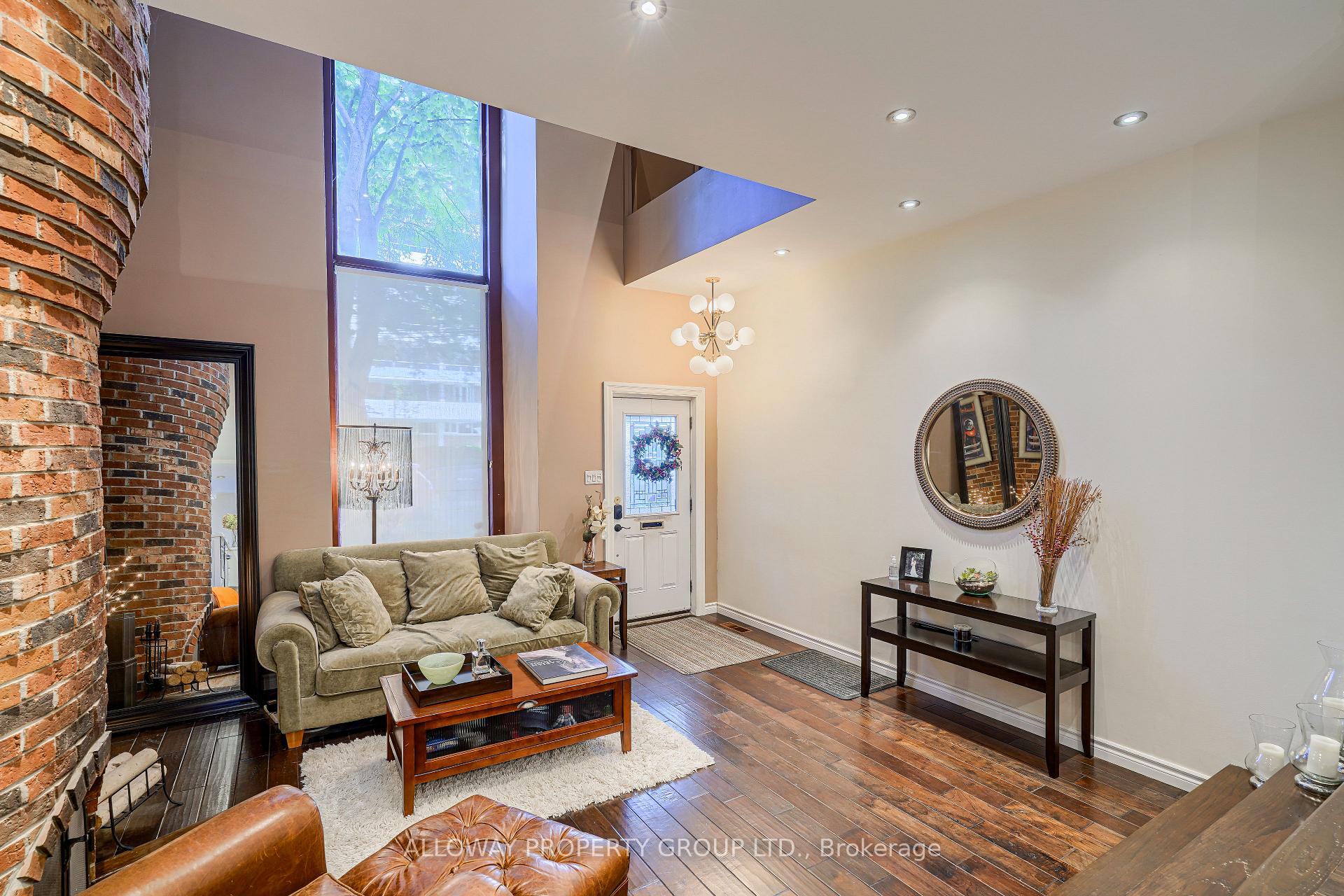 Photo 7 of 25 Gloucester Street, Toronto, Church-Yonge Corridor — HOMEH