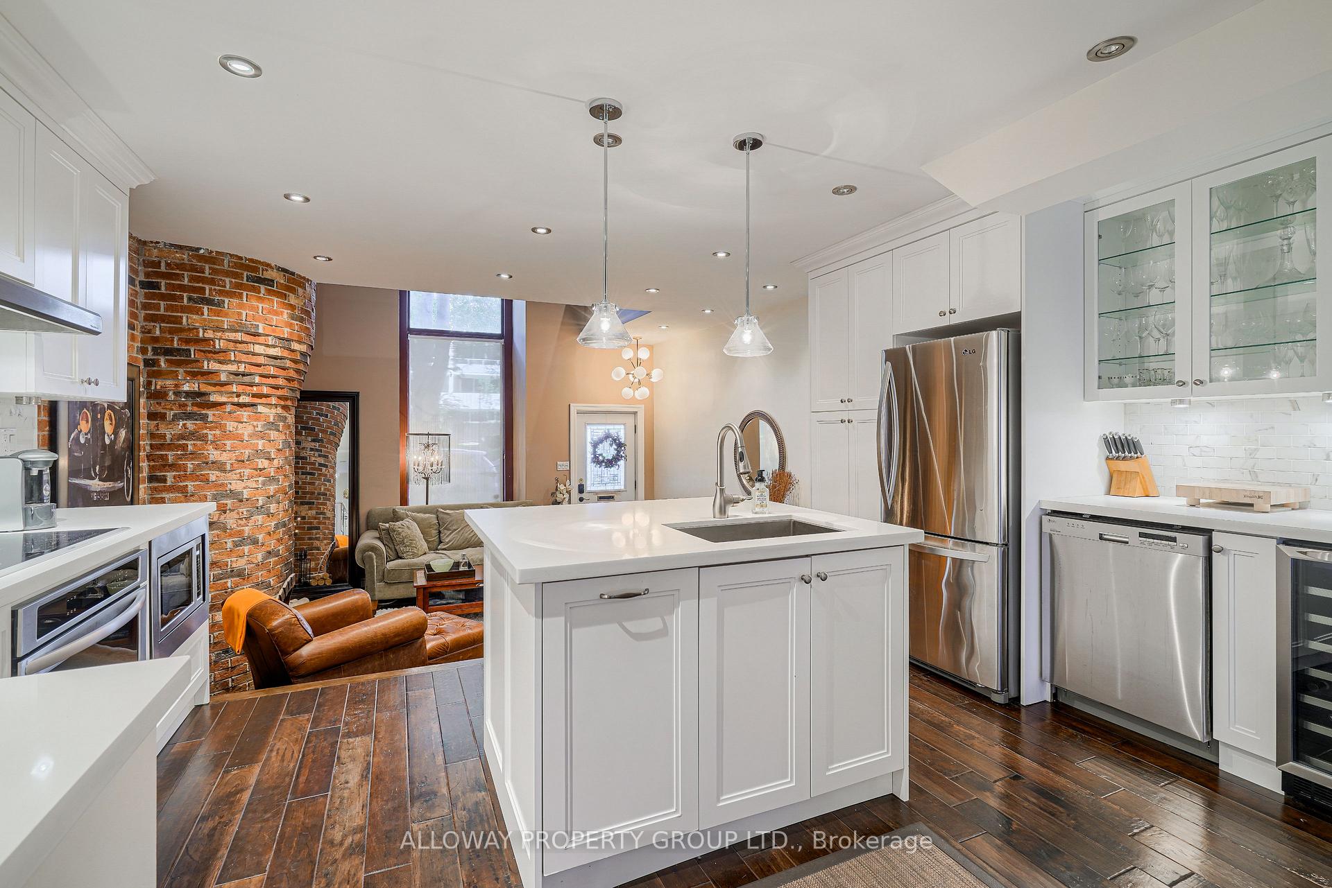 Photo 10 of 25 Gloucester Street, Toronto, Church-Yonge Corridor — HOMEH