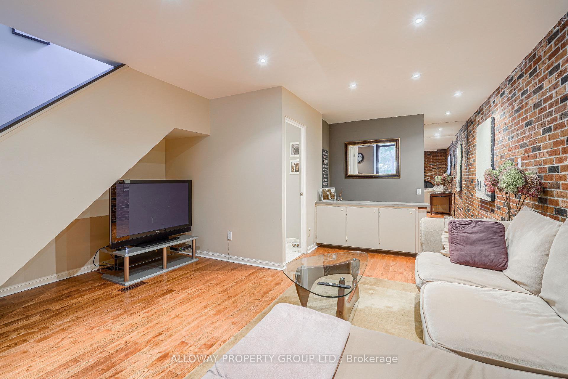 Photo 22 of 25 Gloucester Street, Toronto, Church-Yonge Corridor — HOMEH